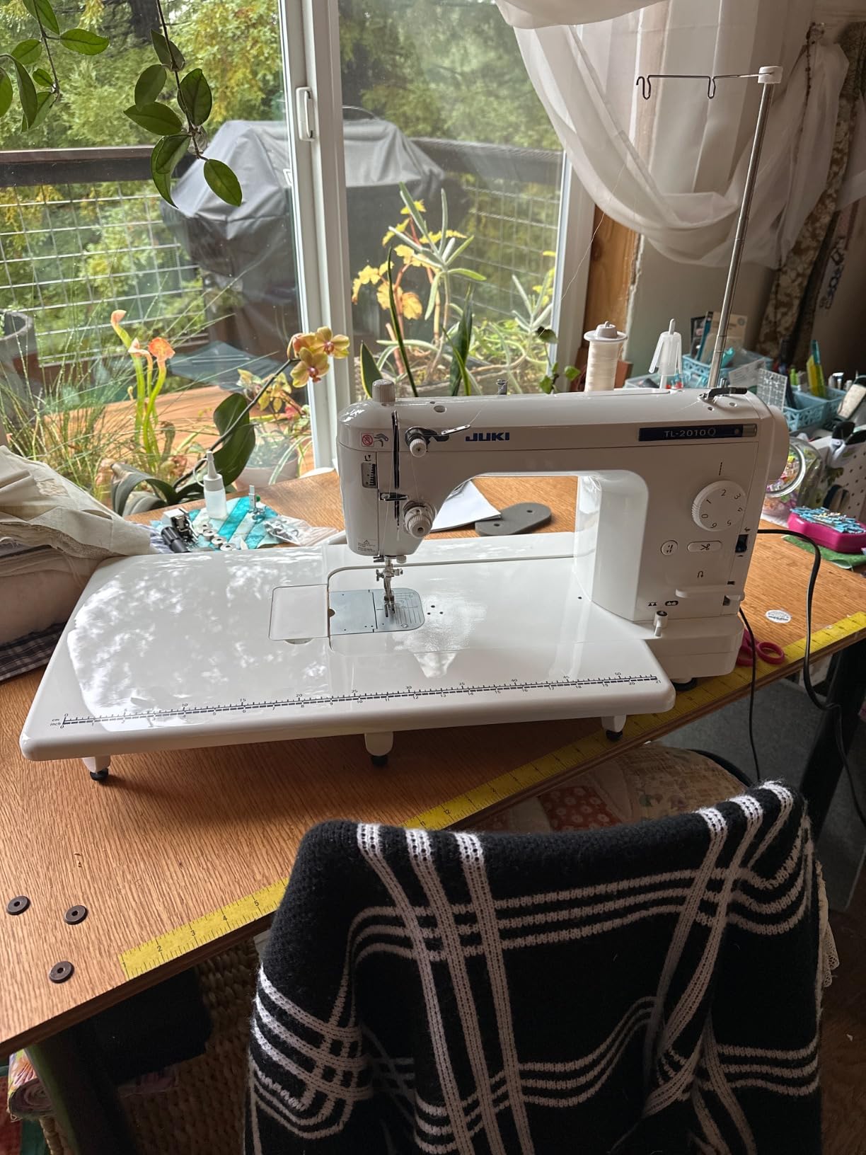 Juki TL-2010Q 1-Needle, Lockstitch, Portable Sewing Machine with Automatic Thread Trimmer for Quilting, Tailoring, Apparel and Home Decor customer photo 1