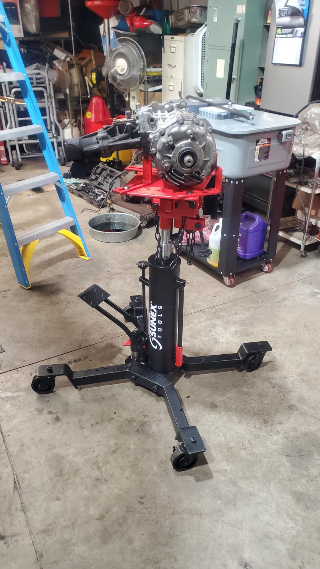 Sunex Tools 7793B 1,000 lb Telescopic Transmission Jack, Hydraulic, Foot Pump Operated, Tilt Saddle with Chain Tie-Down, 74.2 in Max Height customer photo 1