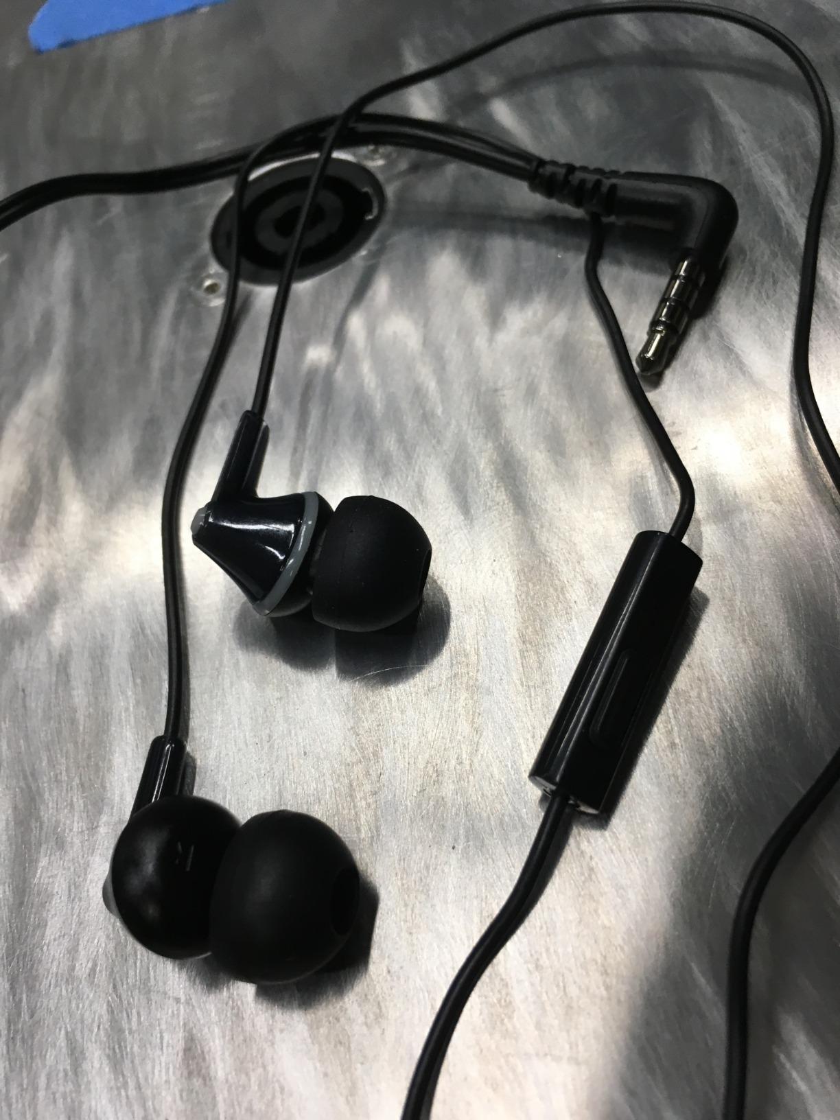 PANASONIC ErgoFit Earbud Headphones with Microphone and Call Controller Compatible with iPhone, Android and Blackberry - RP-TCM125-K - In-Ear (Black), Earpads S/M/L customer photo 2