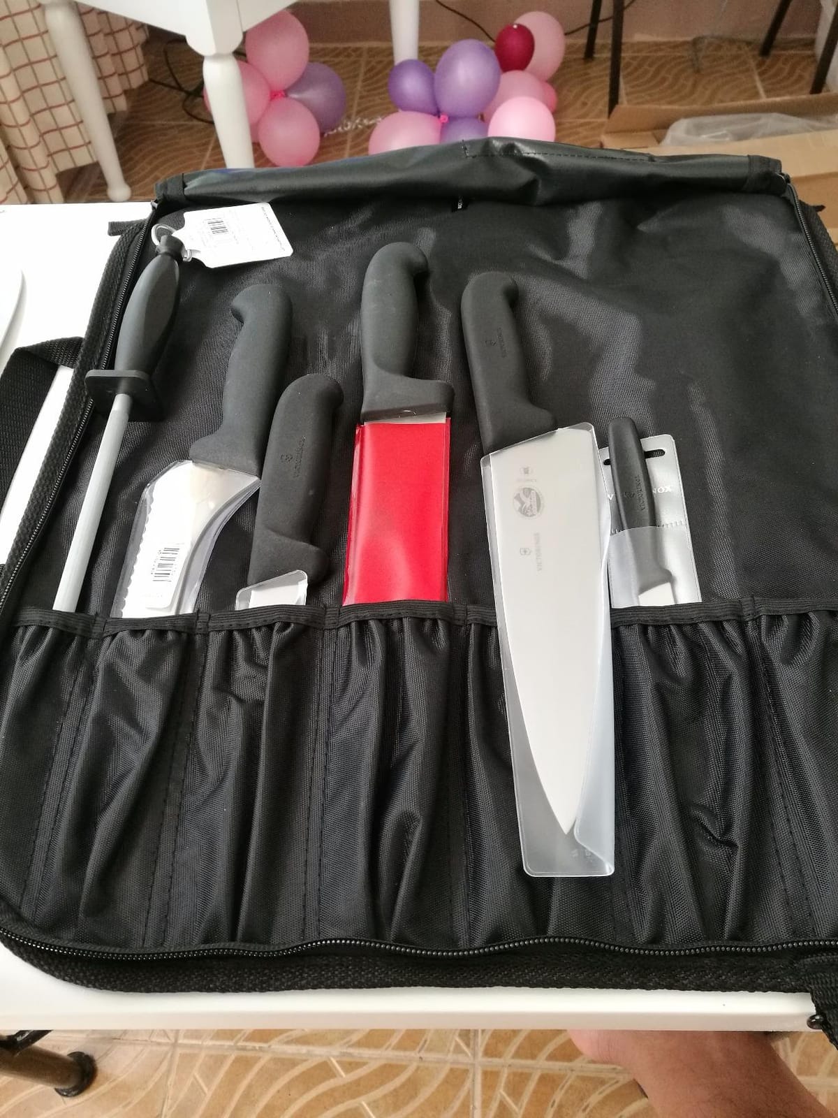 Victorinox Forschner 7 Pc Fibrox Deluxe Culinary Knife Roll Set, Black customer photo 1
