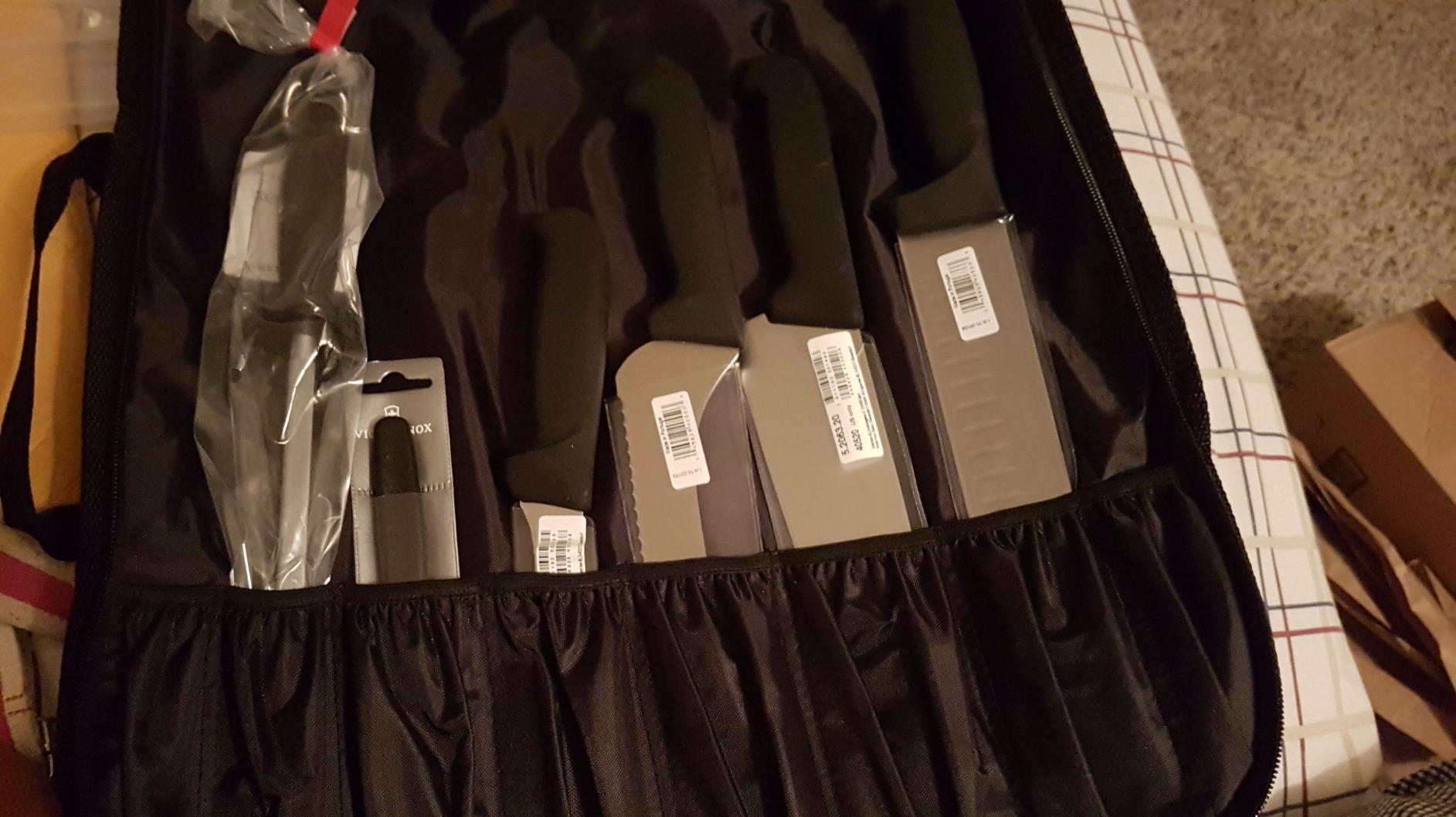 Victorinox Forschner 7 Pc Fibrox Deluxe Culinary Knife Roll Set, Black customer photo 2