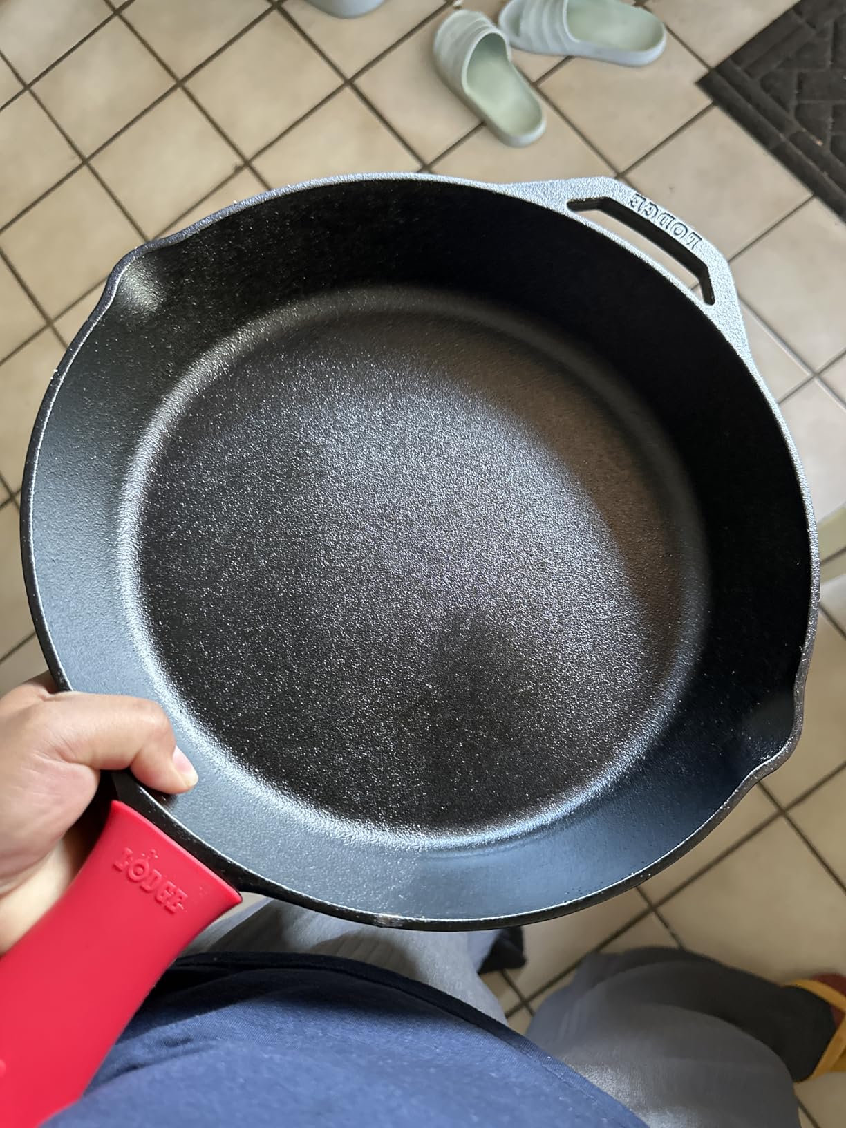Lodge Pre-Seasoned Cast Iron Skillet with Silicone Handle Holder, 12 Inches | Non-Toxic & Naturally Non-Stick Frying Pan with Silicone Hot Handle Holder, Pan is Safe for Oven & Stovetop Use customer photo 2