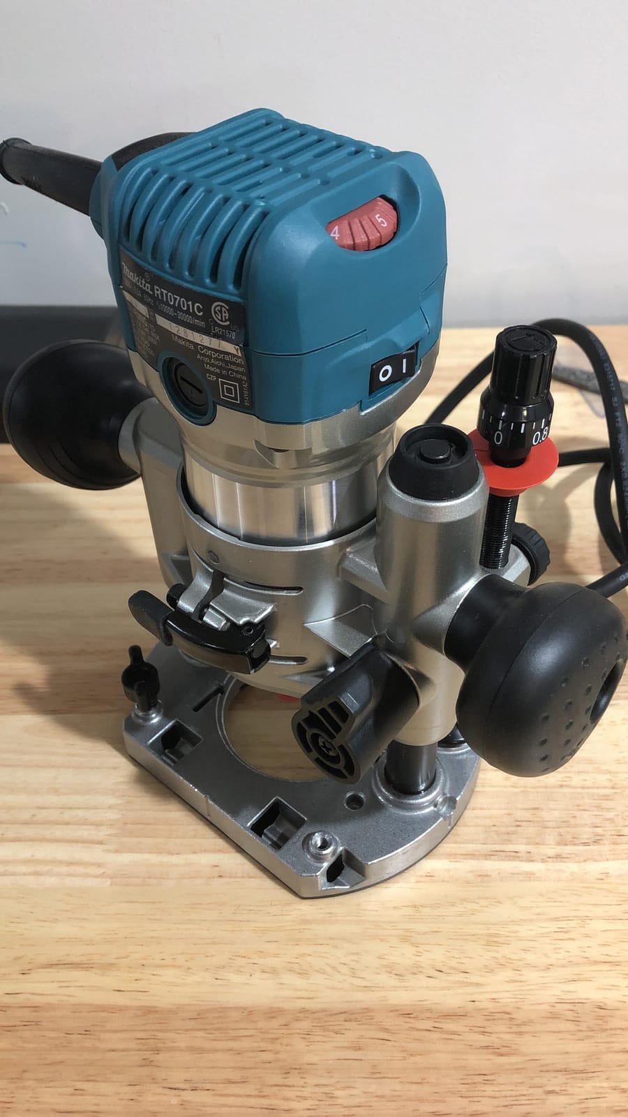 Makita RT0701CX7 1-1/4 HP* Compact Router Kit customer photo 2