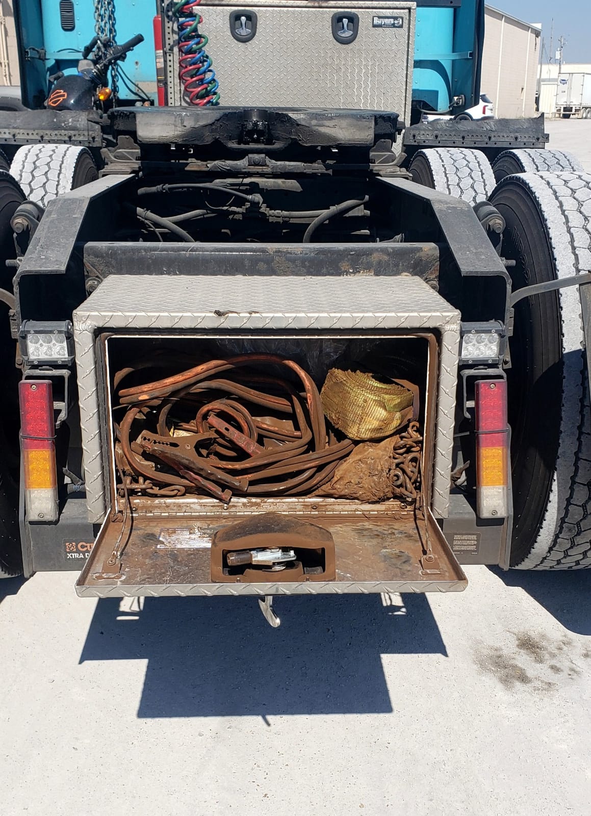 Buyers Products 1705110 Diamond Tread Aluminum Underbody Truck Tool Box, 18 x 18 x 48, Made in USA, .100 in. Thick, Corrosion Resistant, Locking Compression Latch, Secure Storage for Work Trucks customer photo 1