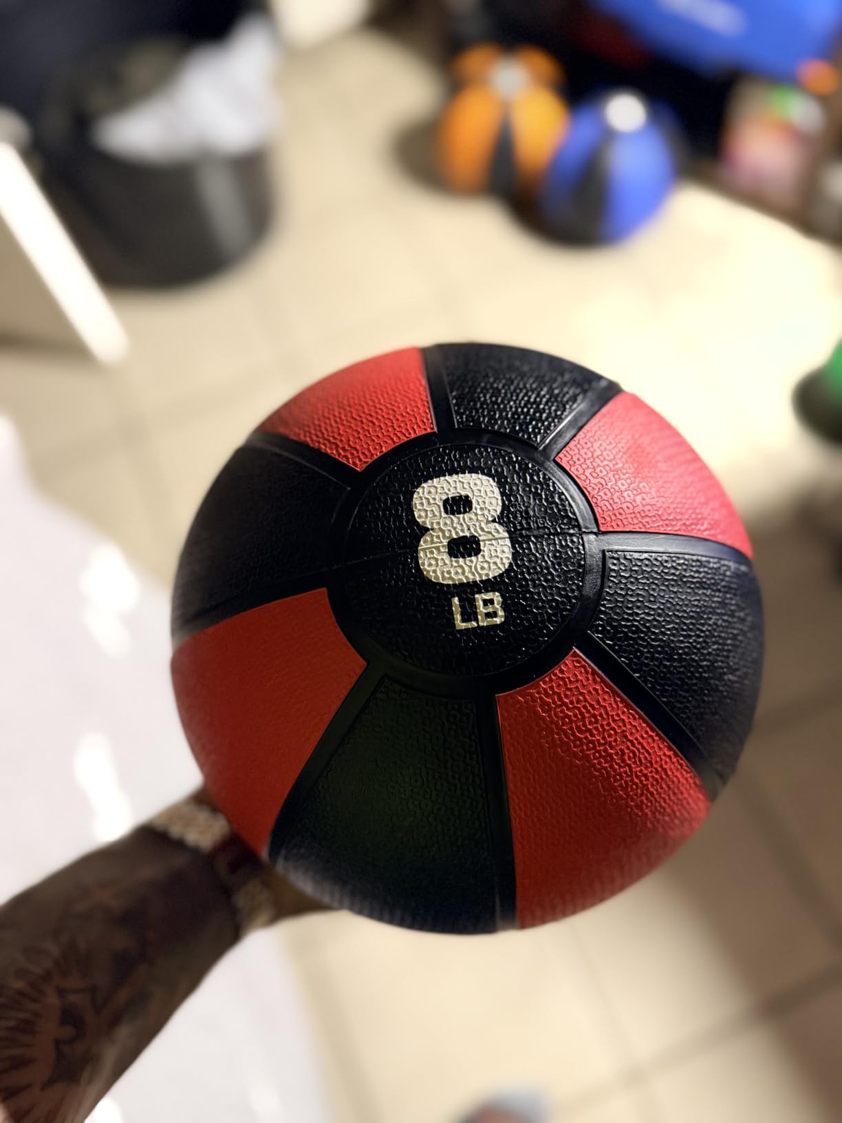 Amazon Basics Weighted Medicine Ball for Core Strength, Strength Training, Full-Body Workouts and Balance Exercises customer photo 1