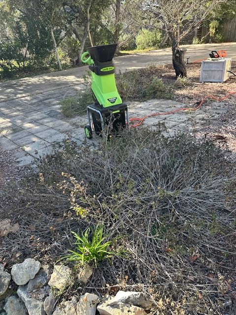 Earthwise GS70015 15-Amp Garden Corded Electric Chipper, Collection Bin customer photo 1