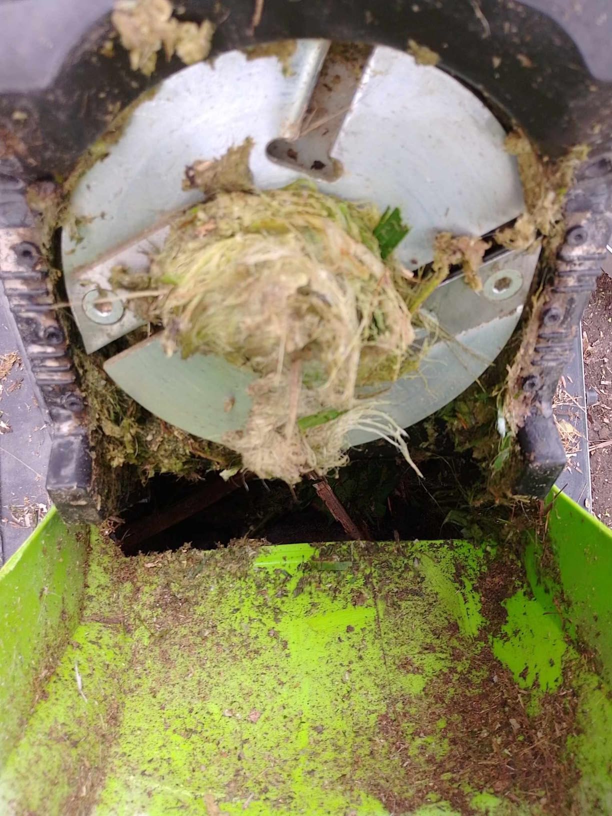 Earthwise GS70015 15-Amp Garden Corded Electric Chipper, Collection Bin customer photo 2
