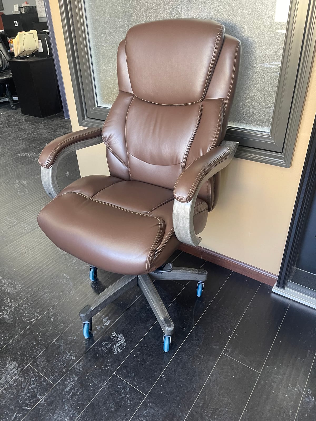 La-Z-Boy Big and Tall Executive Office Chair Lumbar Support, Leather Chair | Delano, Wood Arms Base, 350lb Capacity Home Office Chair, Memory Foam Seat Cushion, Adjustable Height & Tilt, Chestnut Brown customer photo 2