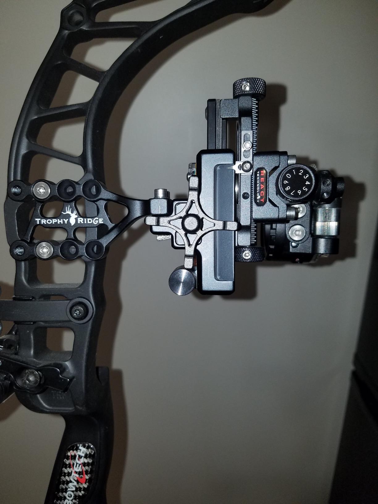 Trophy Ridge React One Pro Bow Sight - Accuracy up to 100 Yards, Tool Less Windage and Elevation Adjustability, 2nd/3rd Axis Leveling, Adjustable Click Light customer photo 1