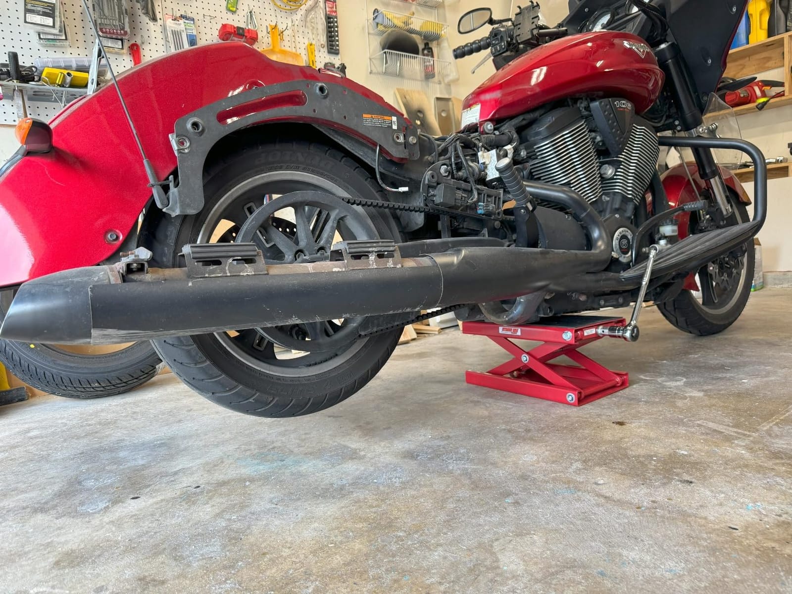 Extreme Max 5001.5044 1100 lb. Motorcycle Scissors Jack - Wide customer photo 1