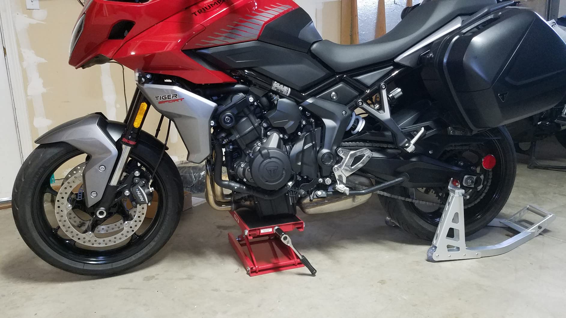Extreme Max 5001.5044 1100 lb. Motorcycle Scissors Jack - Wide customer photo 2