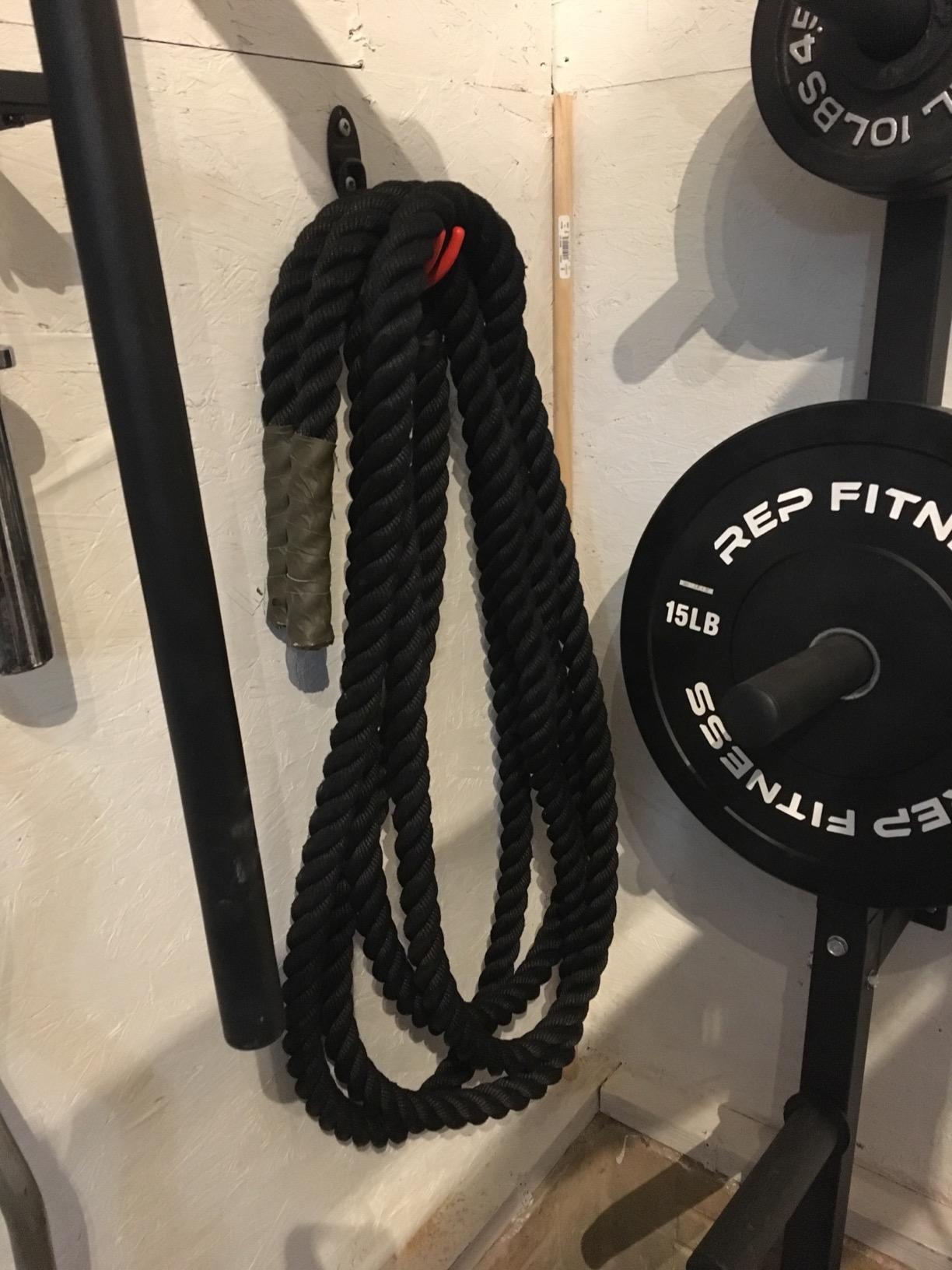 Titan Fitness Battle Rope 30ft x 1.5in, Poly Dacron Heavy Rope for Home Gym Conditioning Workouts, Cross-Train, Strength Training Exercises customer photo 2