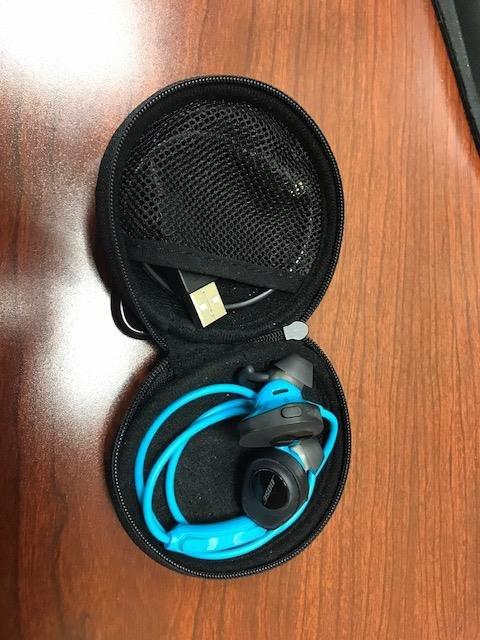 Bose SoundSport, Wireless Earbuds, (Sweatproof Bluetooth Headphones for Running and Sports), Black customer photo 2
