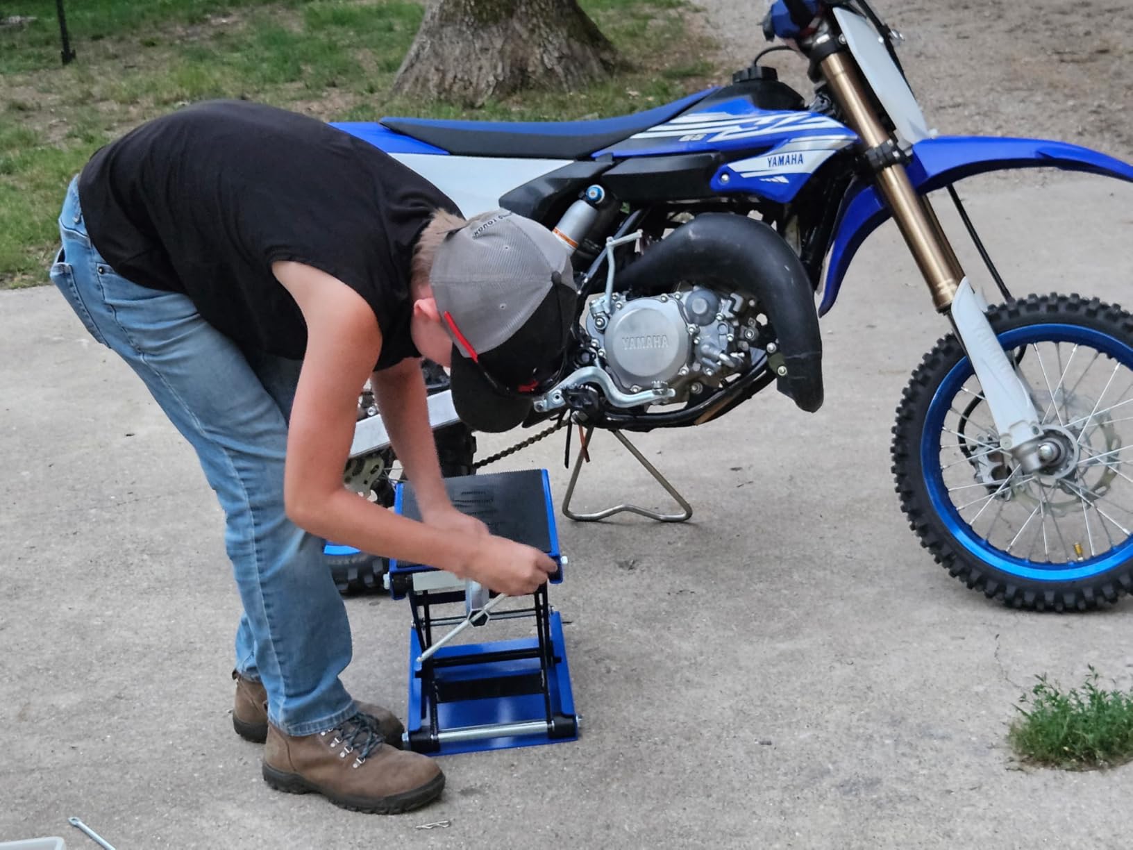 Orion Motor Tech Motorcycle Lift, 1100lb Motorcycle Scissor Lift Jack with Wide Deck T Handle 3/8 Socket, Motorbike Center Stand with Chain Brush, Crank Hoist Stand for ATV Dirt Bike Cruiser customer photo 2