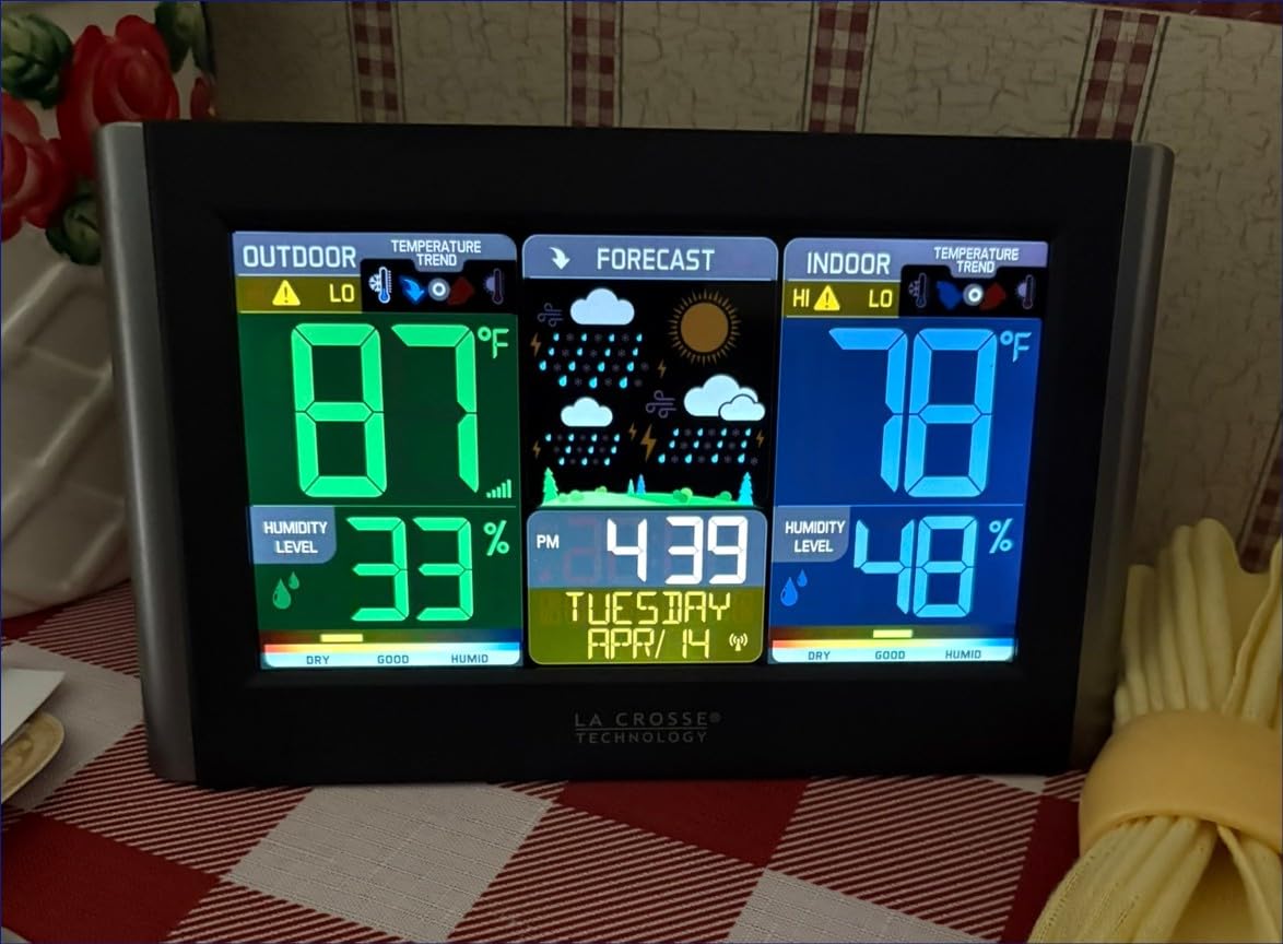 La Crosse Technology Weather Station with Customizable Alerts, Weather Forecast, Temperature, Dew Point, Humidity, Time, Heat Index, Large Display, Adjustable Brightness, Wireless, Black, C85845-INT customer photo 1