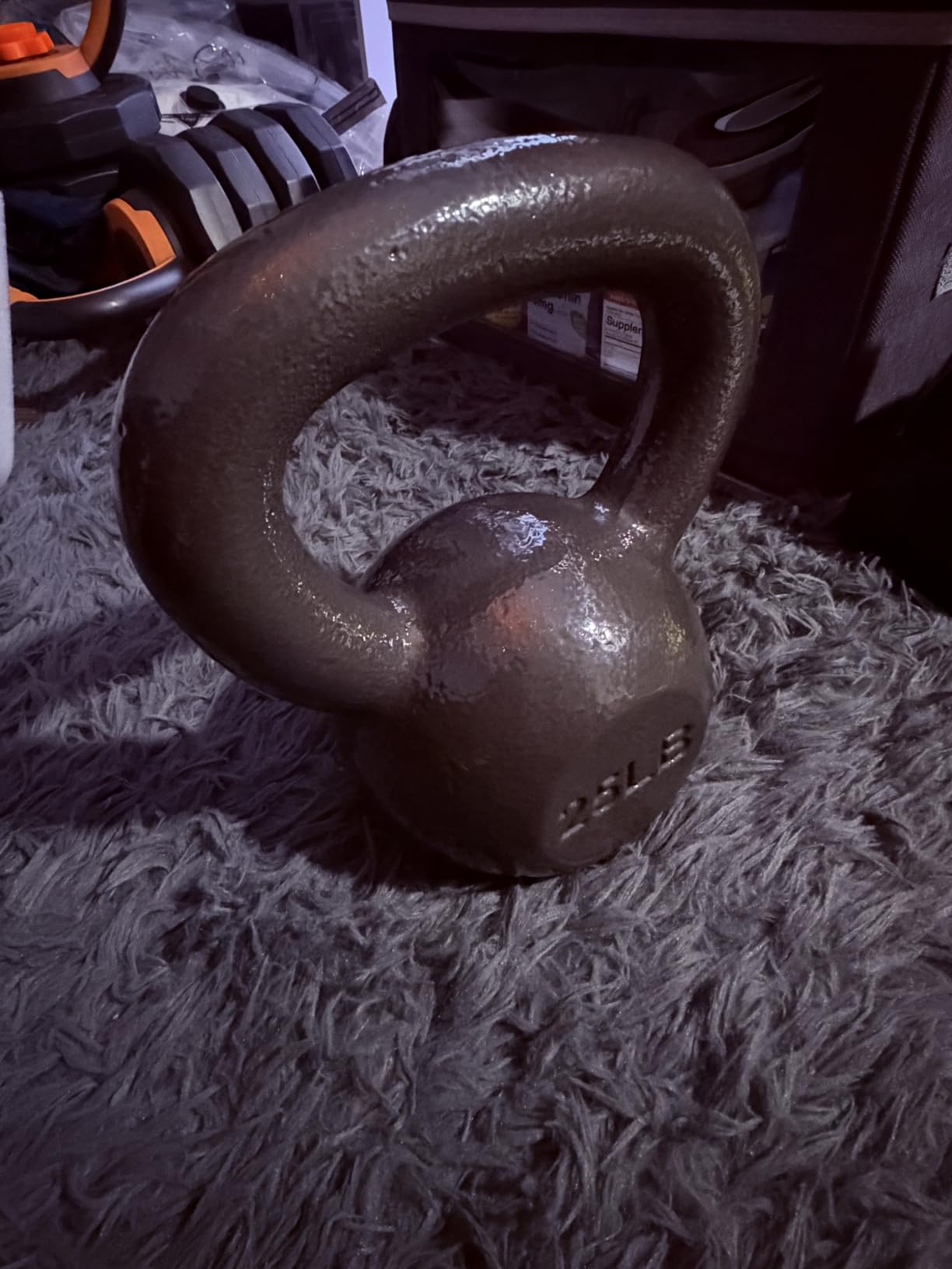 Amazon Basics Cast Iron Kettlebell for Strength Training, Textured Wide Handle, Black customer photo 2