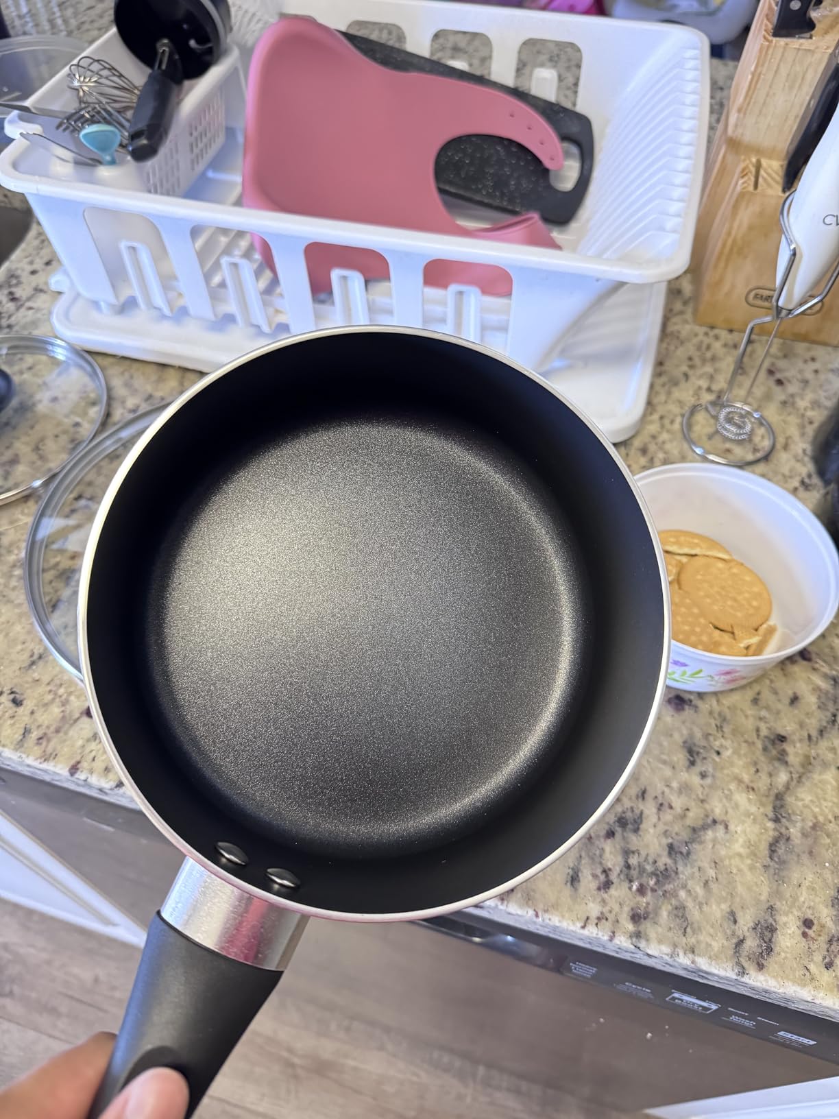 Amazon Basics Non-Stick Kitchen Cookware 15-Piece Set with Stay-Cool Handles, Even Heating, Non-Induction, Includes Pots, Pans, and Utensils, Black customer photo 2