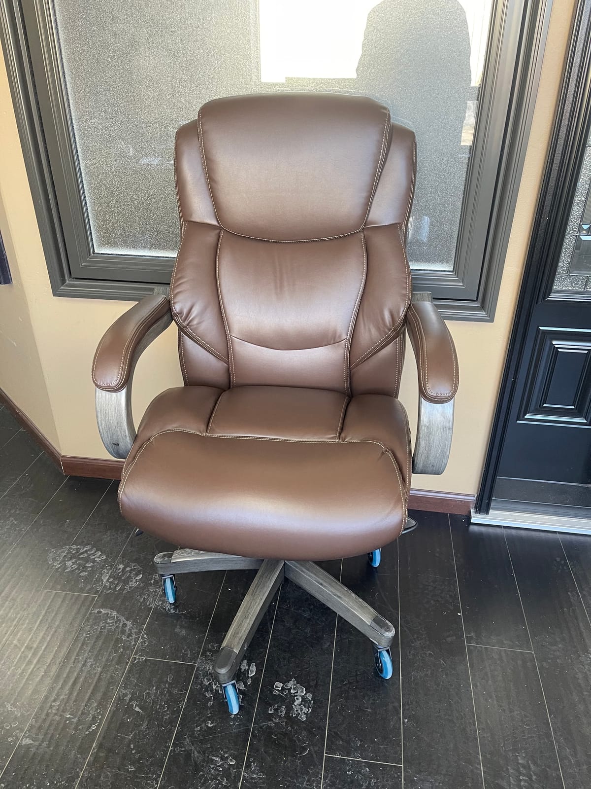 La-Z-Boy Big and Tall Executive Office Chair Lumbar Support, Leather Chair | Delano, Wood Arms Base, 350lb Capacity Ergonomic Home Office Chair, Memory Foam Seat Cushion, Adjustable Height & Tilt, Black customer photo 2
