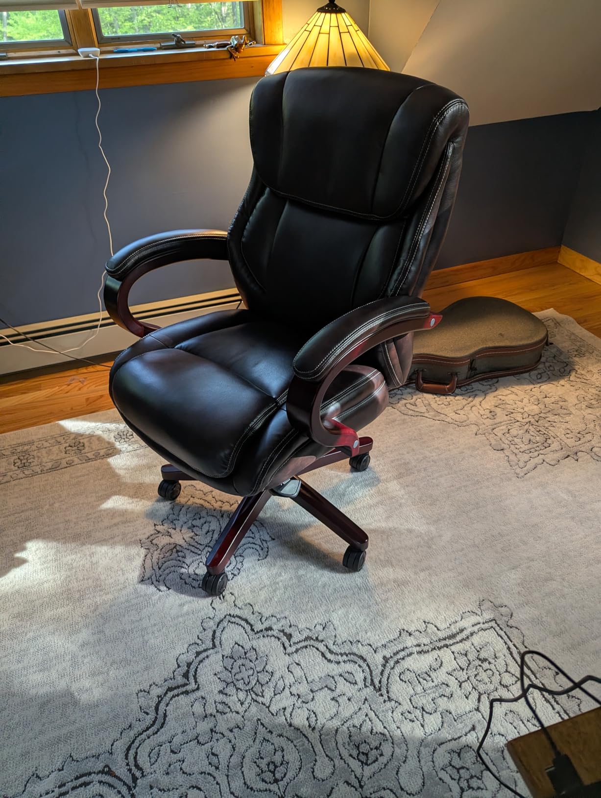 La-Z-Boy Executive Ergonomic Office Chair with Lumar Support, Leather Chair | Bellamy, Wood Arm Base, Back Pain Relief, Memory Foam Seat Cushion, Adjustable Height & Tilt, Home Office Gaming Chair, Black customer photo 2