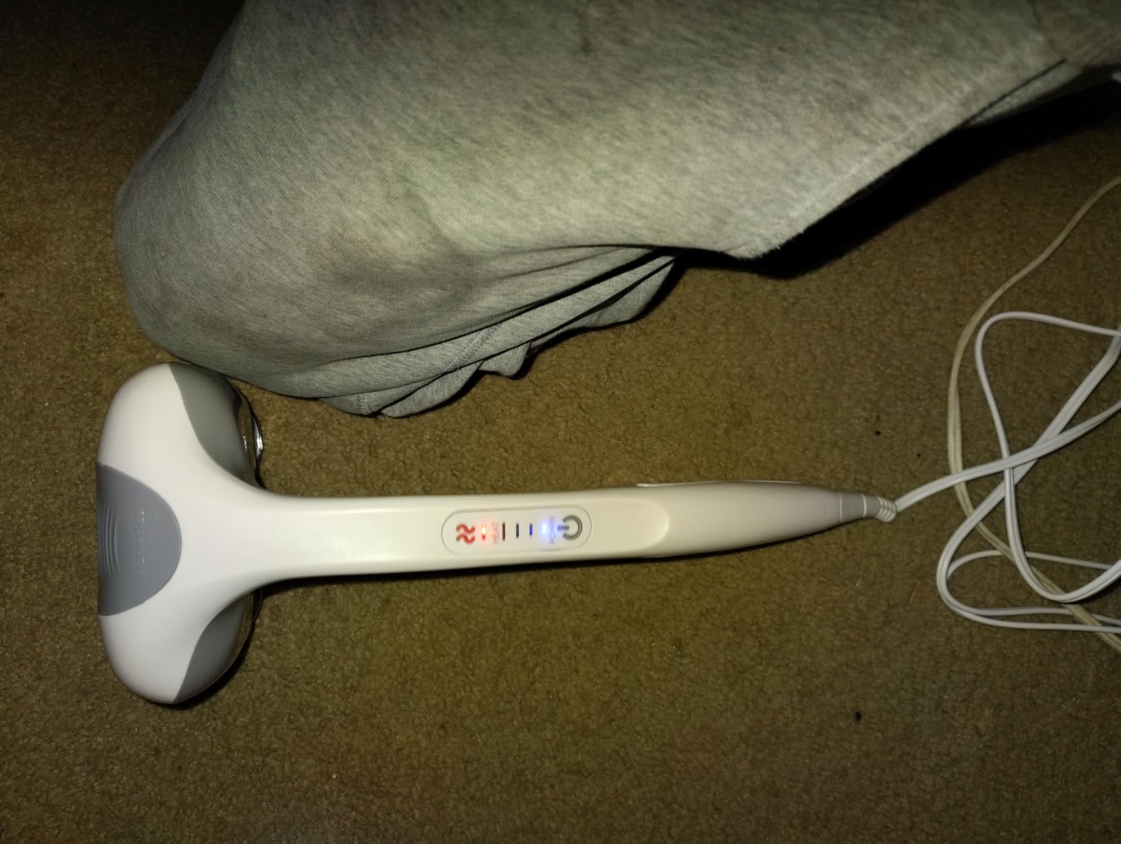 Homedics Back Massager Heated Automatic Percussion Body Massager | with Dual Pivoting Heads, for Back, Body and Neck Massage, Interchangeable Nodes, For Shoulders, Legs and Feet, White customer photo 1