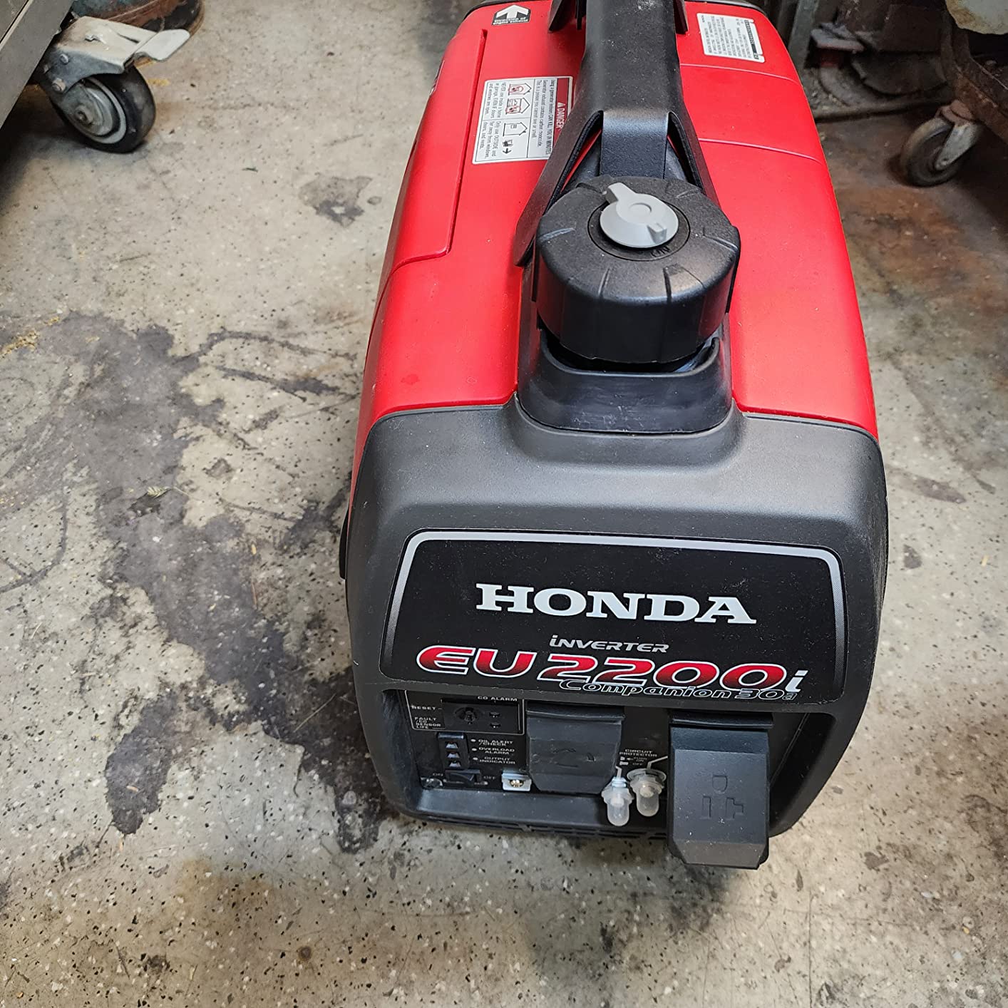 Honda EU2200i Companion 2200 Watt Inverter Generator, Super Quiet 120V Gas Powered Portable Generator for Camping or RV Backup Power Supply, Up to 8.1 Hour Run Time (EU2200ITAN1) customer photo 2