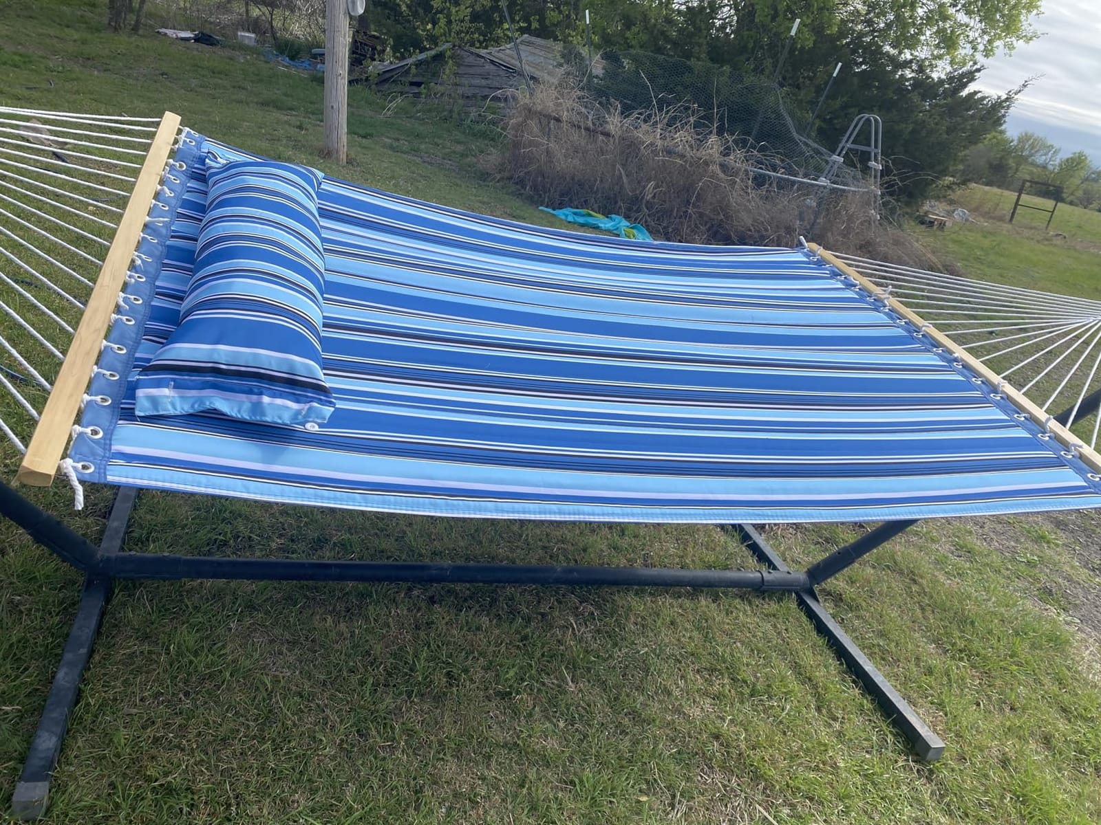 Sunnydaze Quilted Double Hammock for Outside with Pillow, 450 lb Capacity | Mountainside, 74