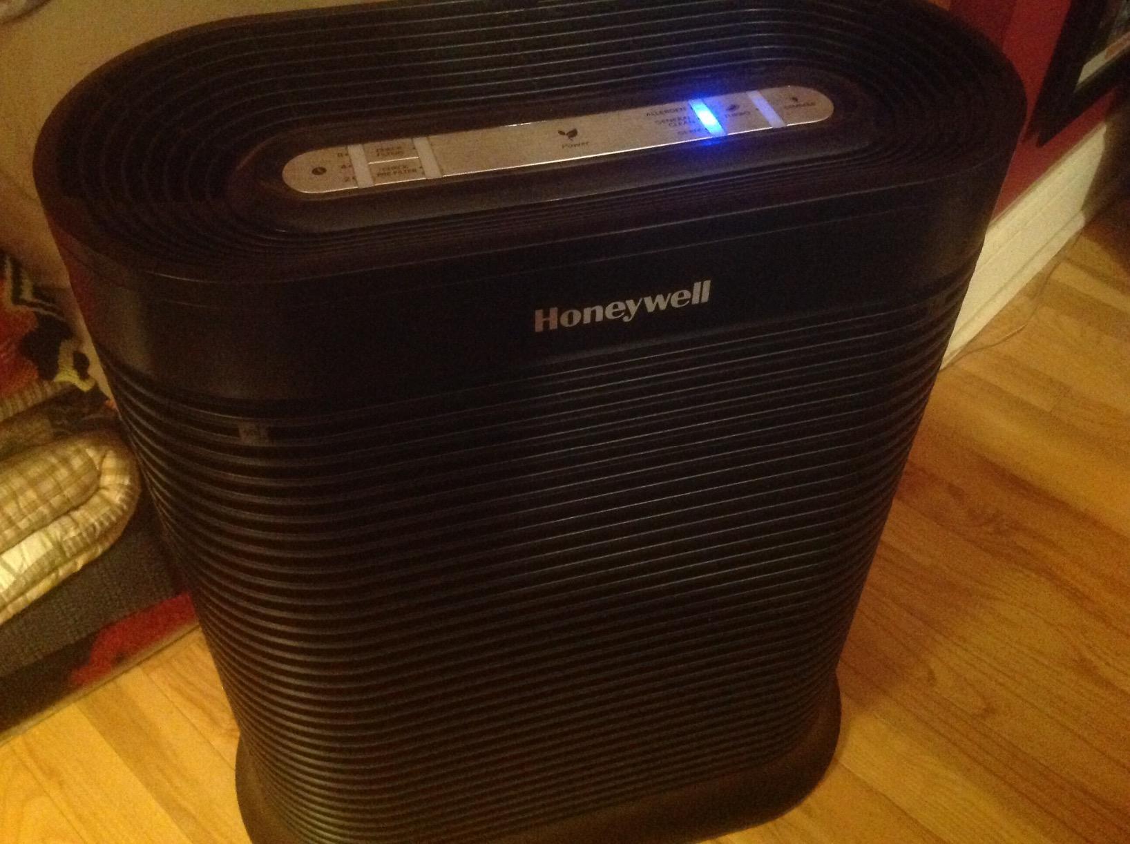 Honeywell AllergenPlus HEPA Air Purifier for Home, 2250 Ft² Rooms in 1 hour, Reduces Allergens, Dust, Pollen, Smoke, Pet Dander, Odors, White, HPA304 customer photo 2