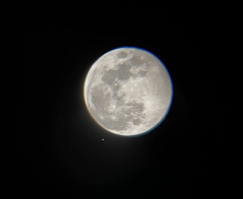 Celestron Signature Series Moon by Robert Reeves Features A Superb Moon Astronomical Telescope, Black (22016) customer photo 1
