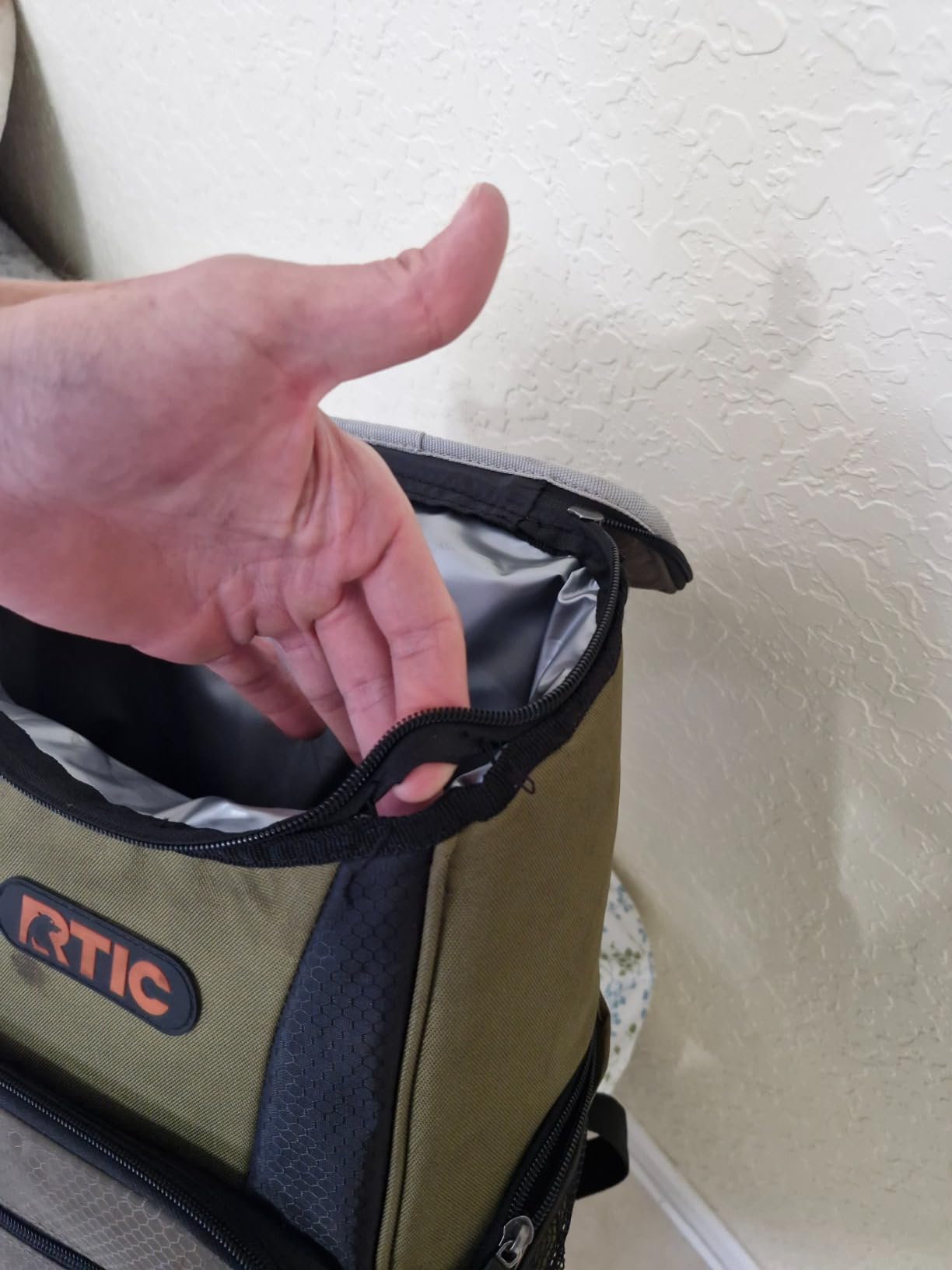 RTIC Lightweight Backpack Cooler Soft Insulated Portable Bag for Lunch, Beach, Drink, Beverage, Travel, Camping, Picnic, Car, Hiking customer photo 1