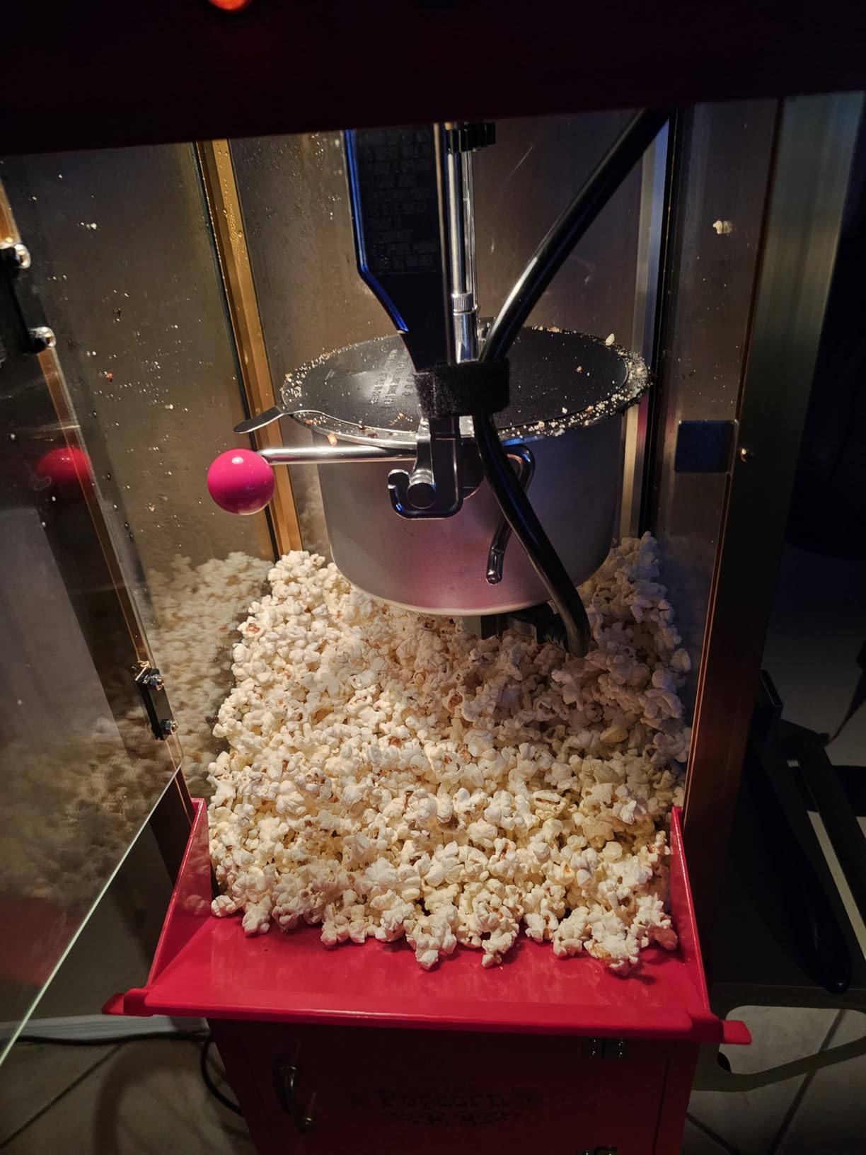 Nostalgia Popcorn Maker Machine - Professional Cart With 8 Oz Kettle Makes Up to 32 Cups - Vintage Popcorn Machine Movie Theater Style - Black customer photo 2