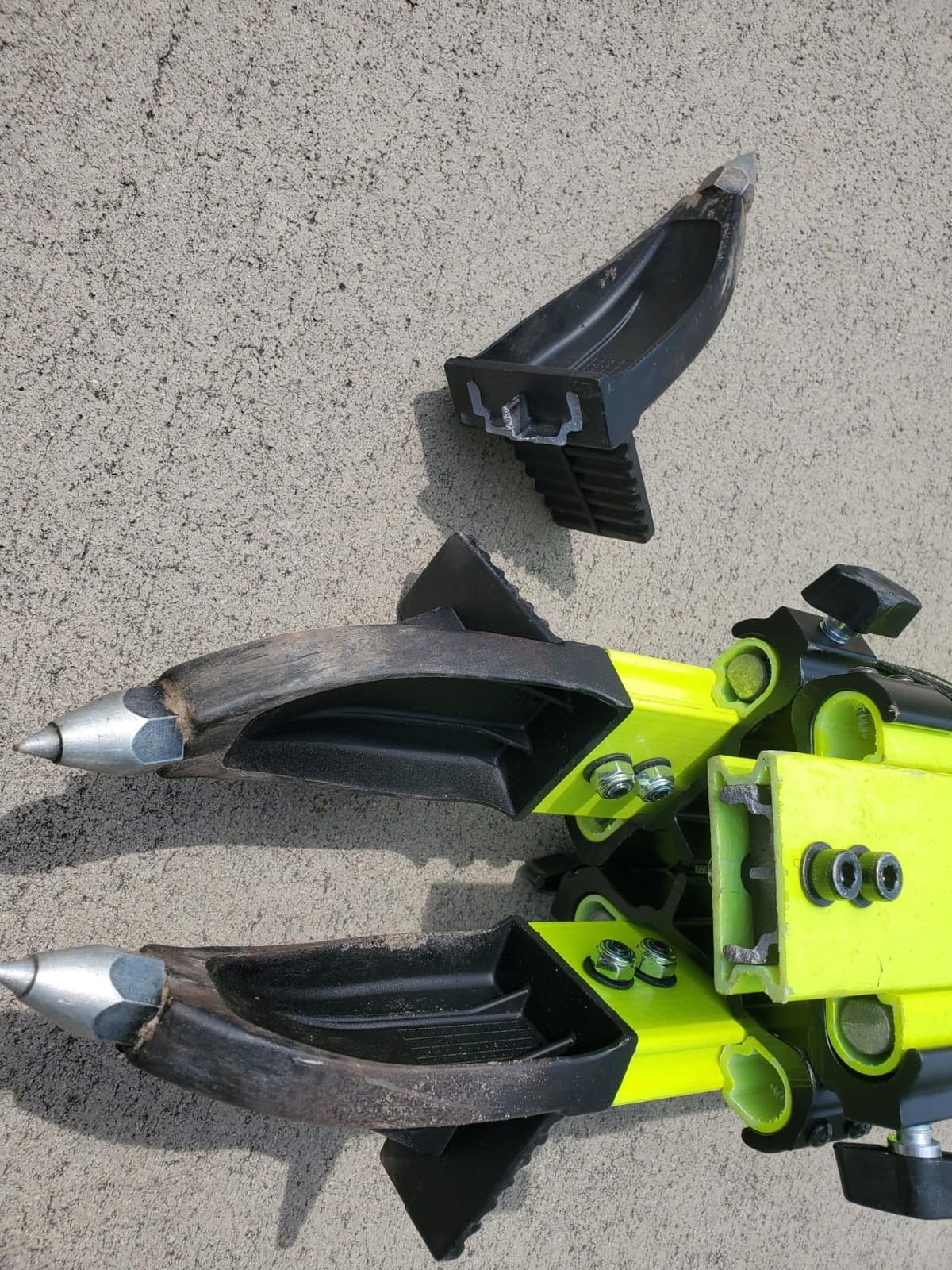 Robotic Fiberglass Tripod Salamander Tripod Fluorescent Green customer photo 2