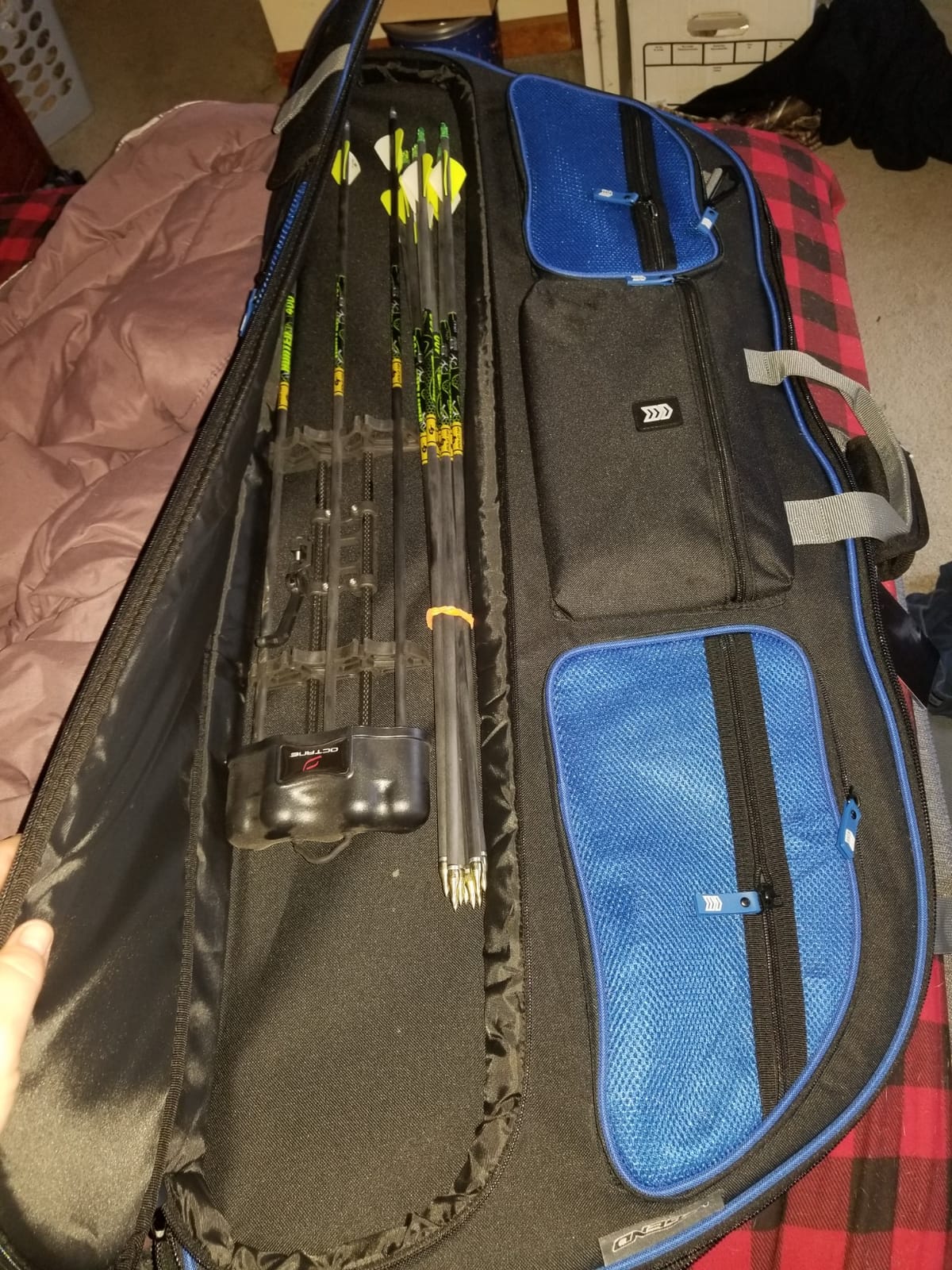 LEGEND Apollo Soft Bow Case - Compound Bow Case with Multiple Storage & Foam Padding, Lightweight Bow and Arrow Case for Archery Accessories, Bow Bag with Arrow Tube Pocket - 40