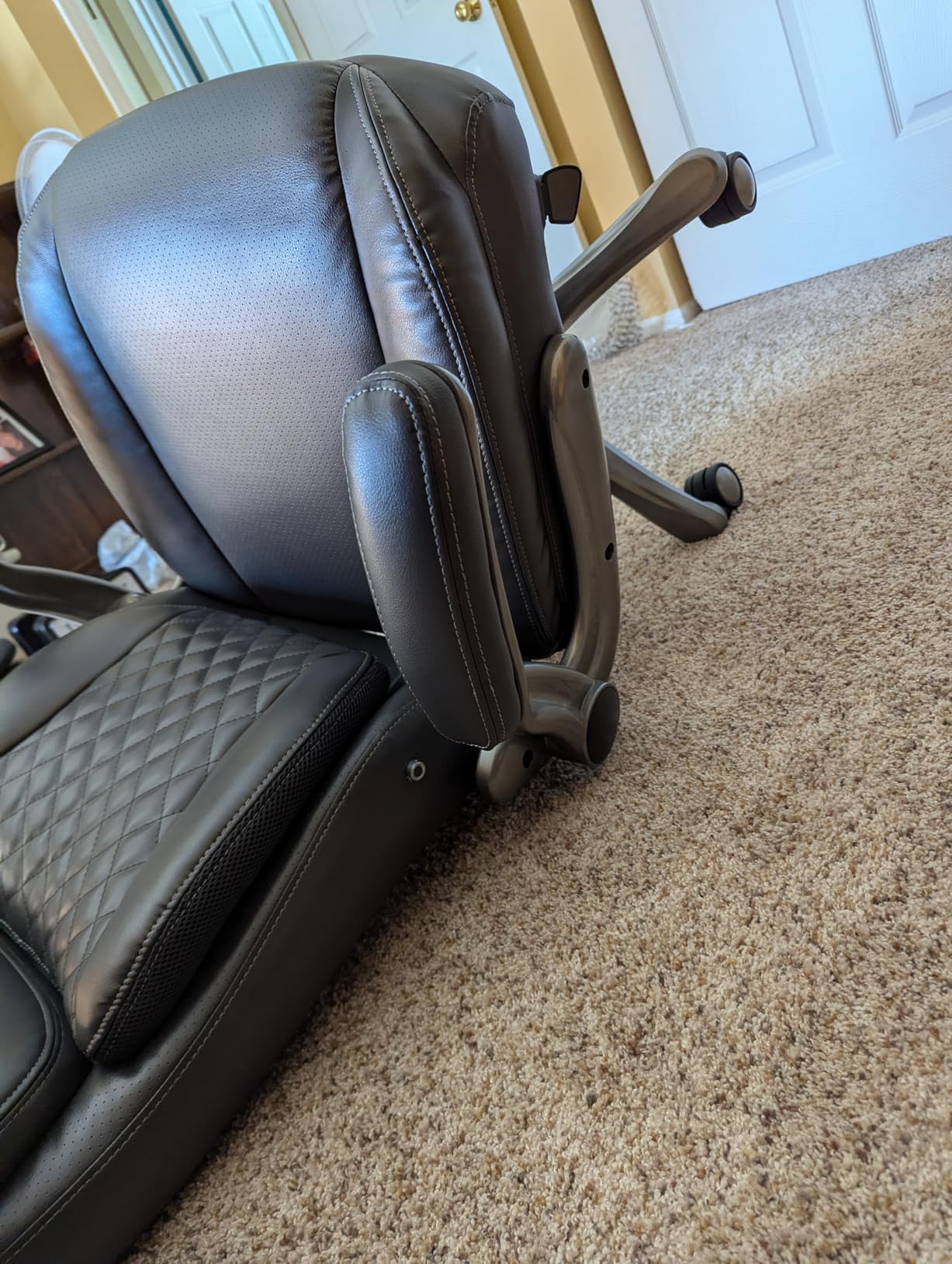 Amazon Basics Ergonomic Executive Office Desk Chair with Lumbar Support, Flip-up Armrests, Adjustable Height, Cream Leather customer photo 1