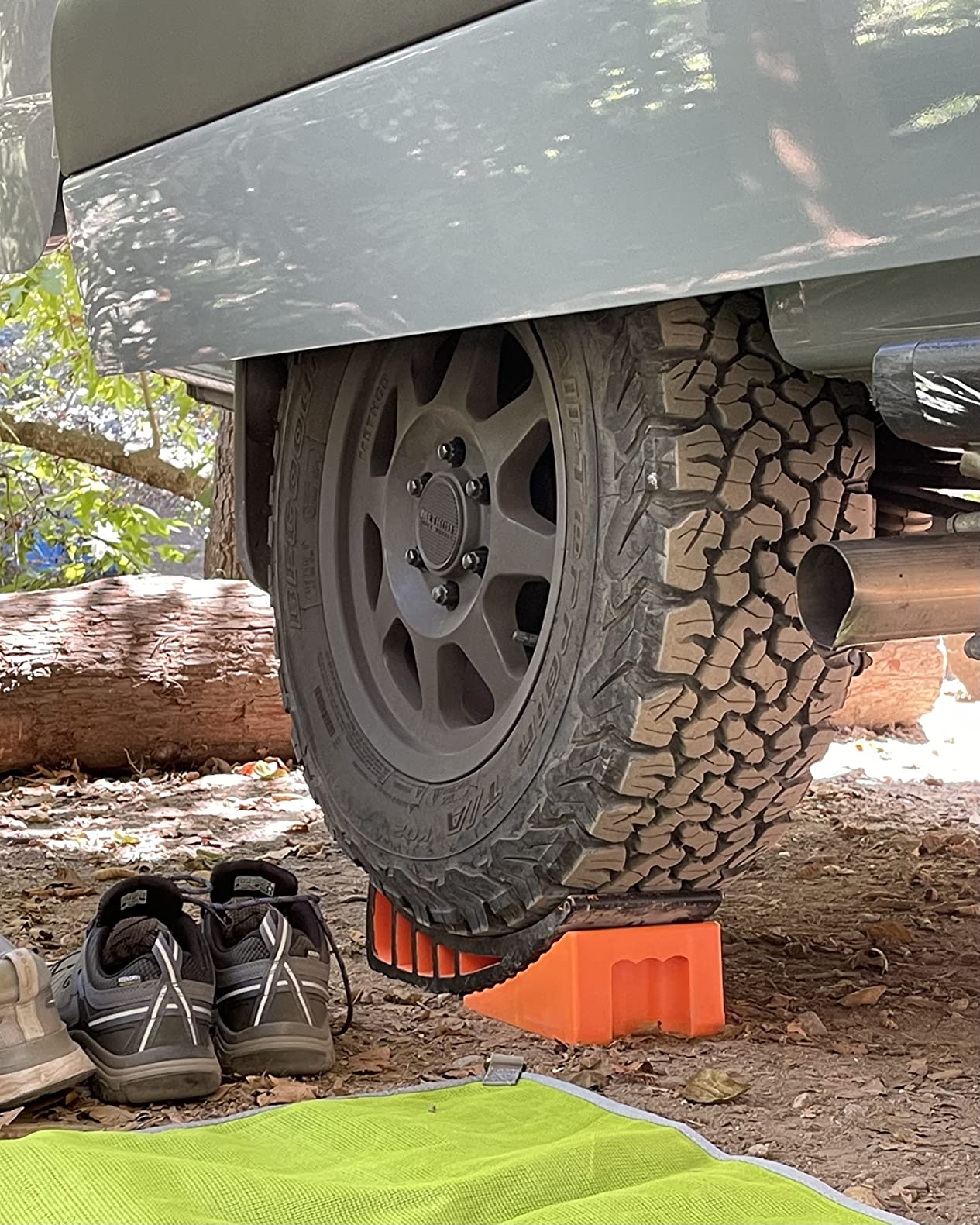 CARMTEK Camper Leveler 2-Pack Kit | Curved RV Levelers with Trailer Wheel Chocks for Dual Axle Trailers | Faster RV Leveling System Than RV Leveling Blocks | RV Accessories for Travel Trailers customer photo 1
