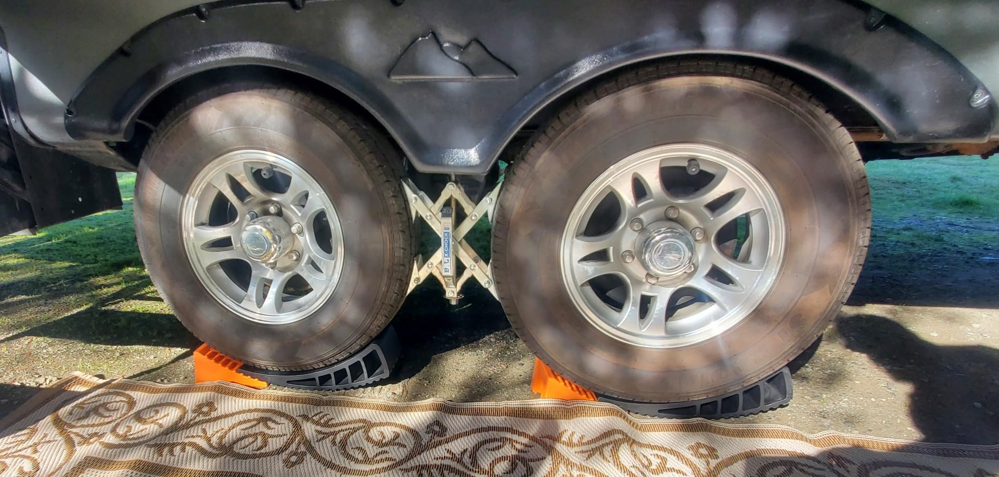 CARMTEK Camper Leveler 2-Pack Kit | Curved RV Levelers with Trailer Wheel Chocks for Dual Axle Trailers | Faster RV Leveling System Than RV Leveling Blocks | RV Accessories for Travel Trailers customer photo 2