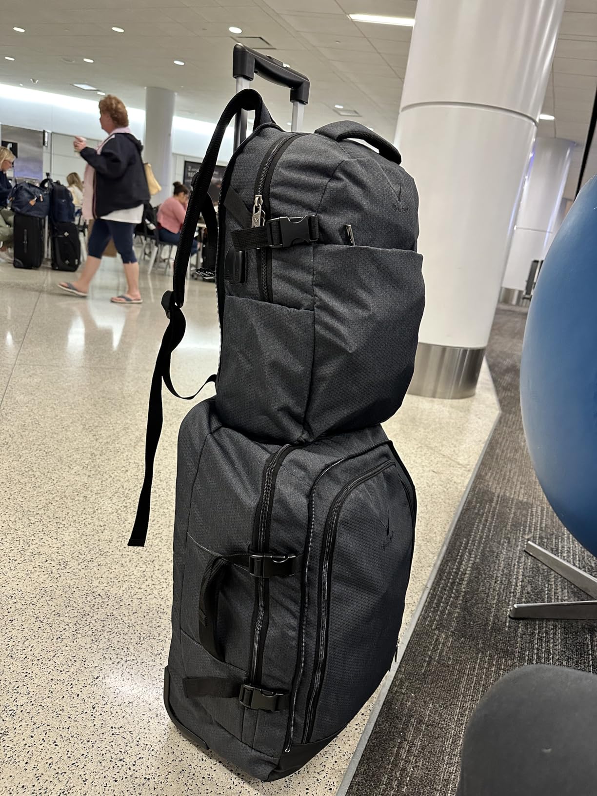 Hynes Eagle 2 in 1 Travel Backpack 22 inches Carry on Luggage 63L Rolling Backpack for Men Women with Packing Cubes 3PCS Set customer photo 2
