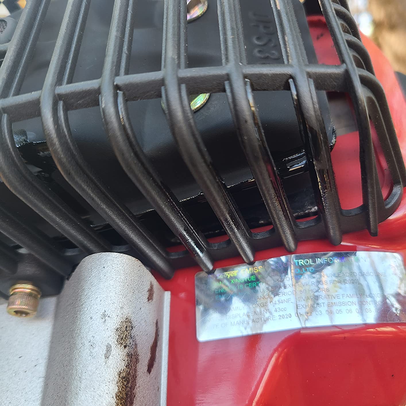 Earthquake E43 1-Person Earth Auger Powerhead, 43cc 2-Cycle Viper Engine, 30:1 Transmission, 5 Year Limited Warranty, Red or Black Auger Bit customer photo 2