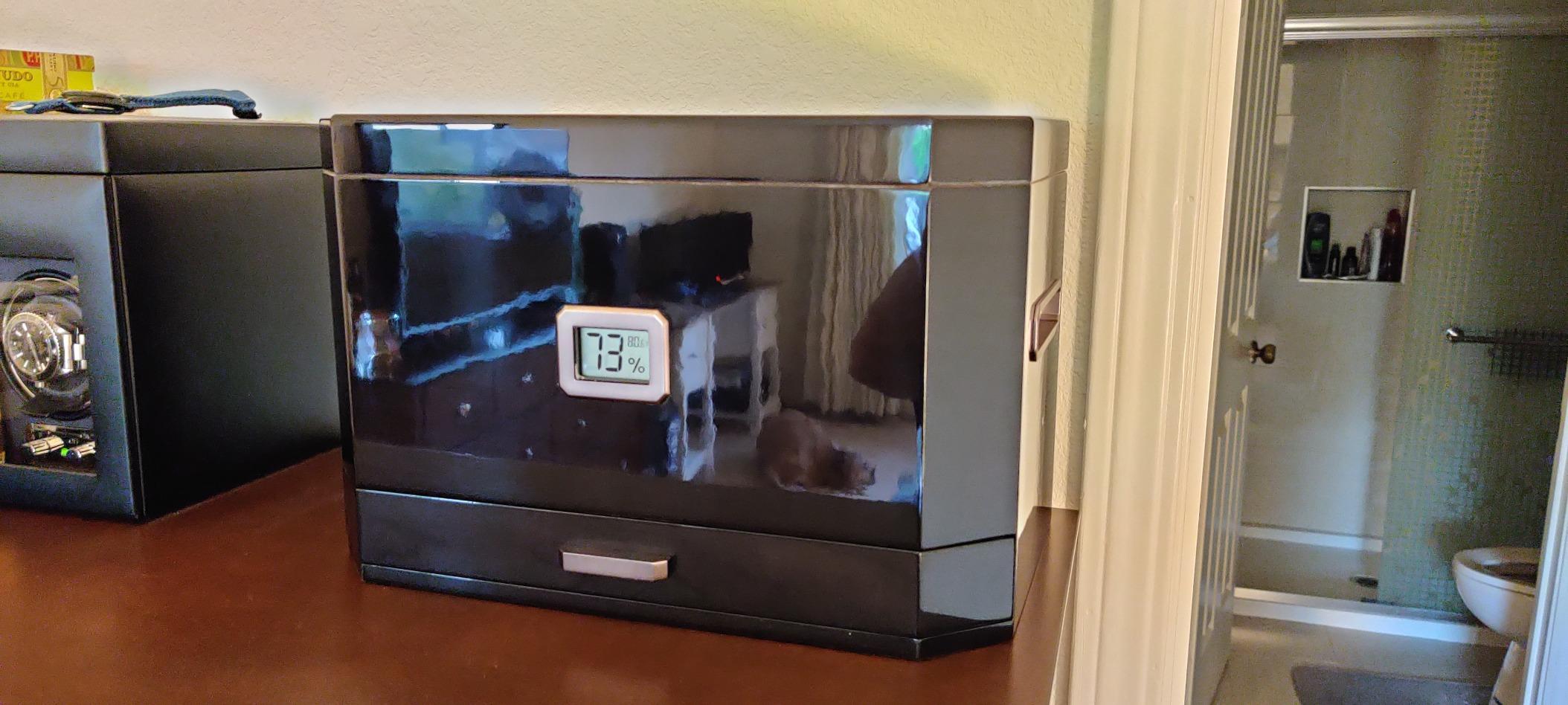CASE Elegance Large Octodor Black Cedar Humidor with Digital Hygrometer, Humidification System and Accessory Drawer - Can Hold 50-100 Cigars customer photo 2
