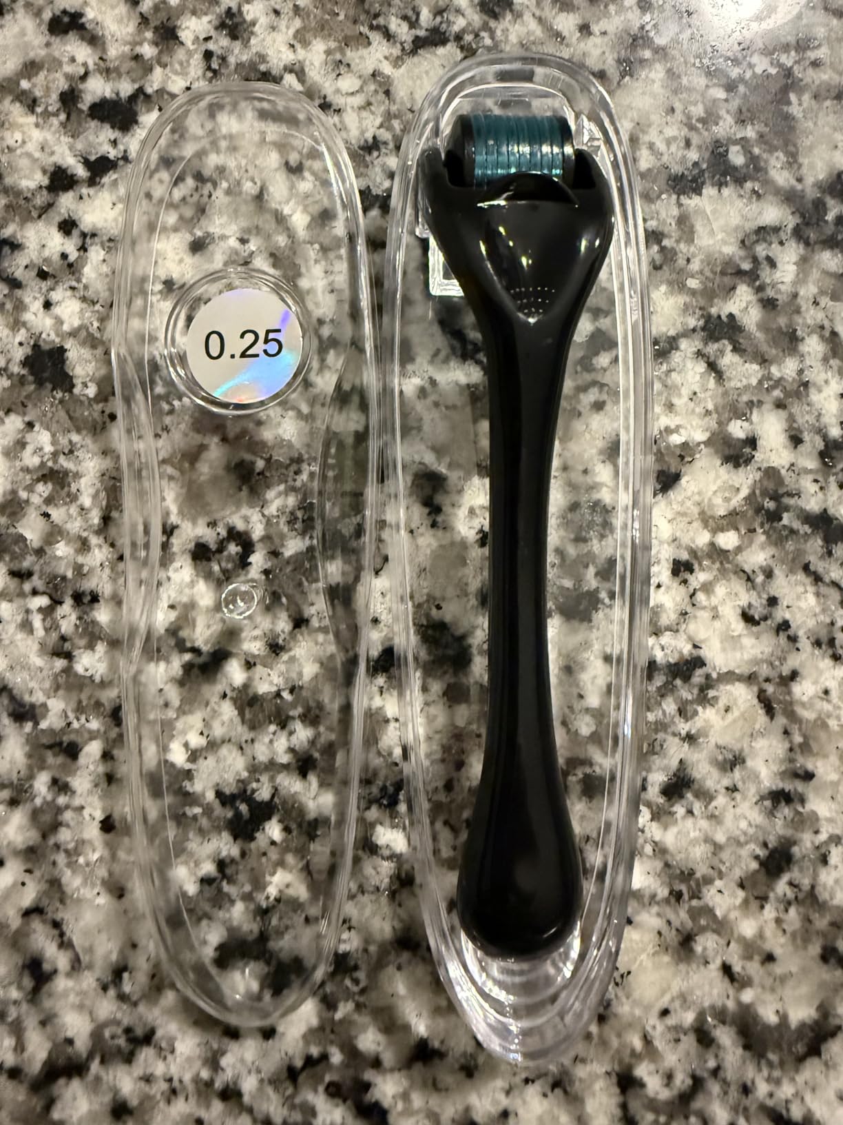 ROSELYNBOUTIQUE Derma Roller for Skincare Facial Hair Beard Face Body Scalp 540 Titanium Microneedle 0.25mm Cosmetic Beauty Instrument for Men Women customer photo 1