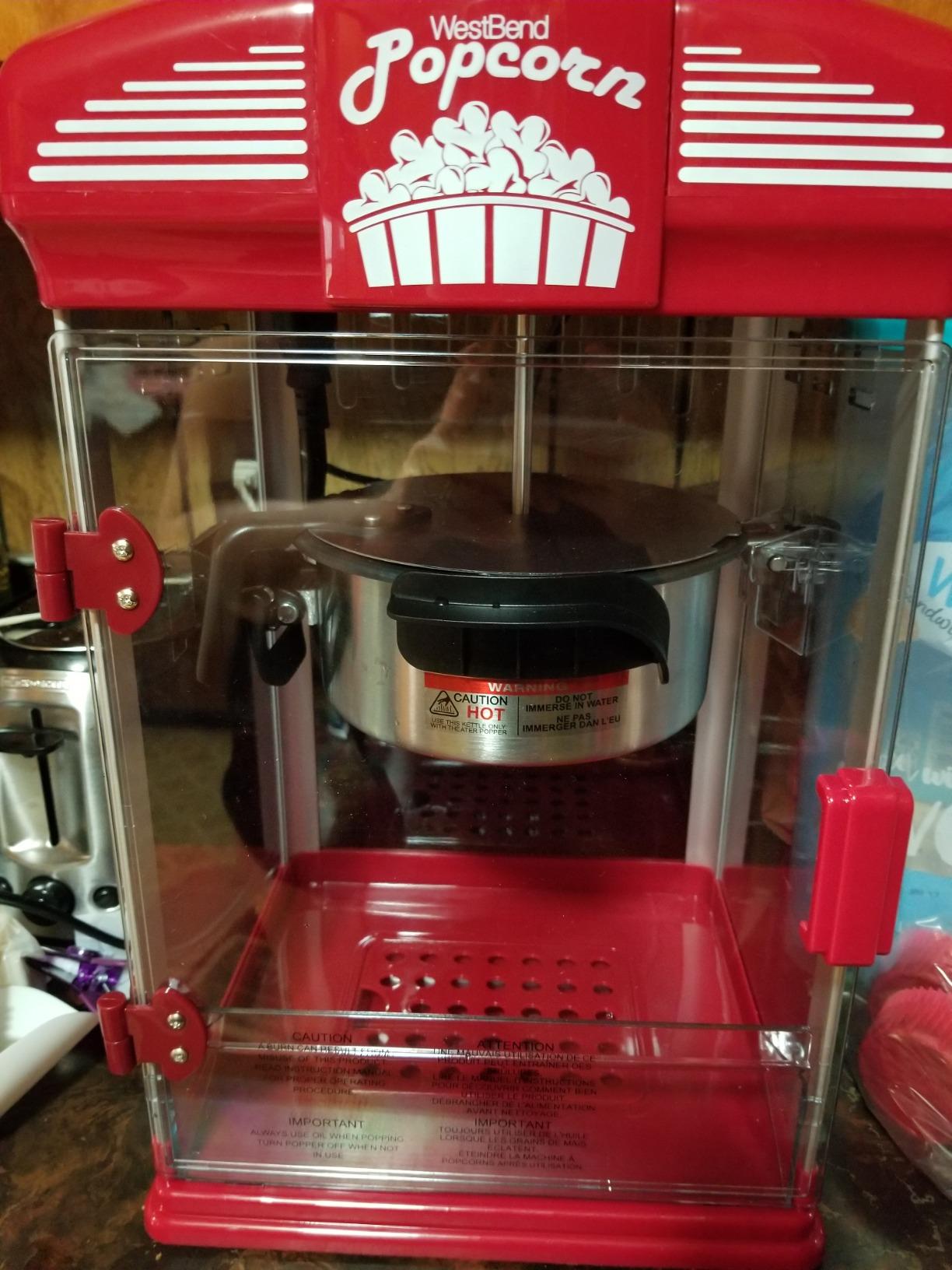 West Bend Stir Crazy Movie Theater Popcorn Popper, Gourmet Popcorn Maker Machine with Nonstick Popcorn Kettle, Measuring Tool and Popcorn Scoop for Popcorn Machine, 4 Qt., Black customer photo 1
