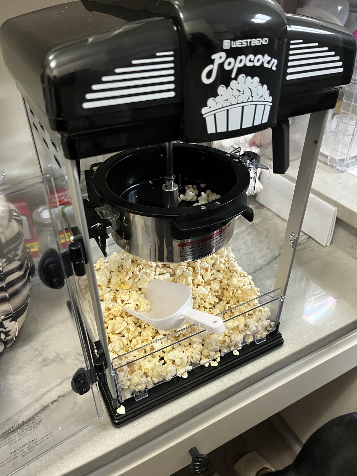 West Bend Stir Crazy Movie Theater Popcorn Popper, Gourmet Popcorn Maker Machine with Nonstick Popcorn Kettle, Measuring Tool and Popcorn Scoop for Popcorn Machine, 4 Qt., Black customer photo 2