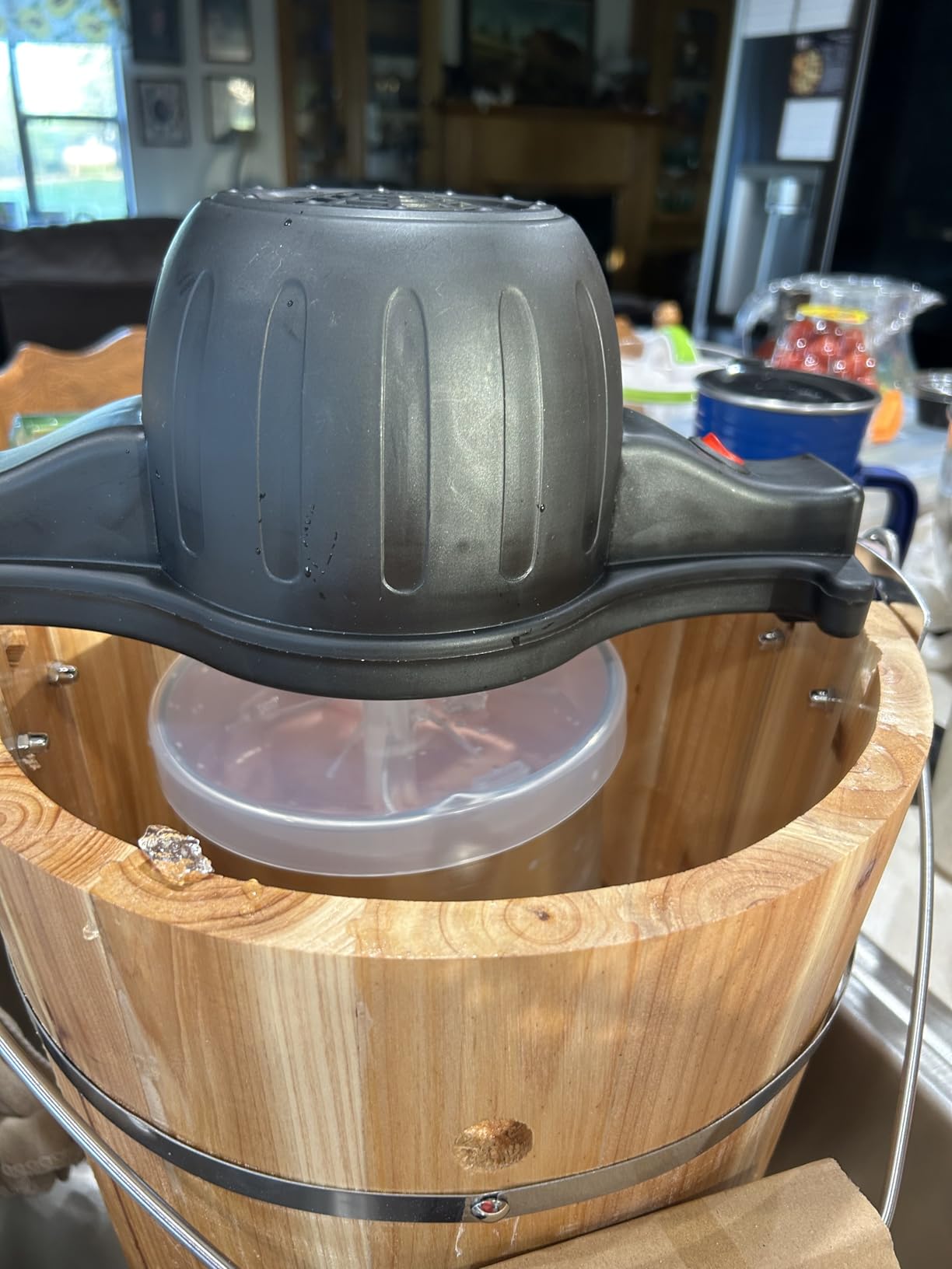 Elite Gourmet EIM916 6Qt Old Fashioned Wood Bucket Ice Cream Maker | Electric Appalachian-style design with bonus die-cast hand crank for churning - uses ice and rock salt for homemade ice cream customer photo 2