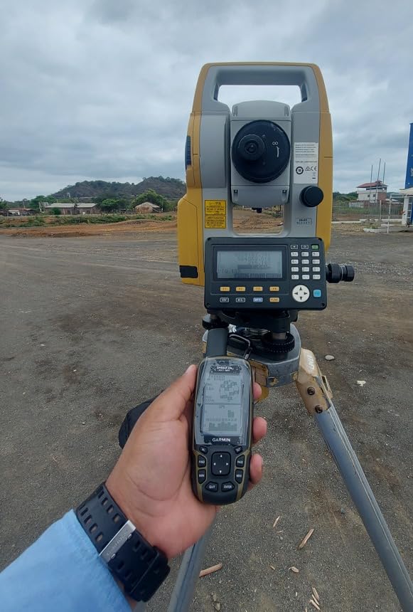 Garmin GPSMAP 65s, Button-Operated Handheld with Altimeter and Compass, Expanded Satellite Support and Multi-Band Technology, 2.6