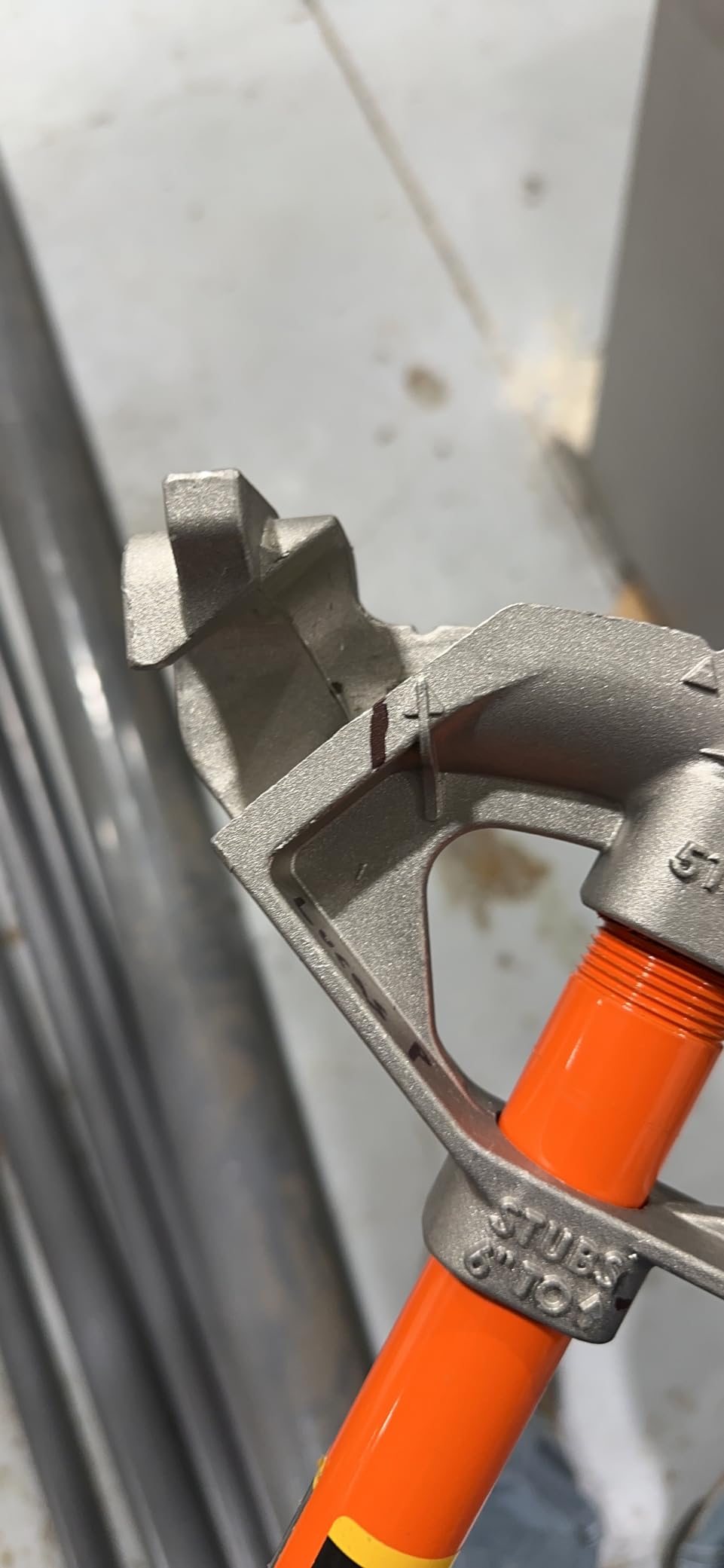 Klein Tools 51607 Aluminum Conduit Bender Full Assembly, 3/4-Inch EMT, 1/2-Inch Rigid, Wide Foot Pedal, Benchmark Symbols and Angle Setter customer photo 1
