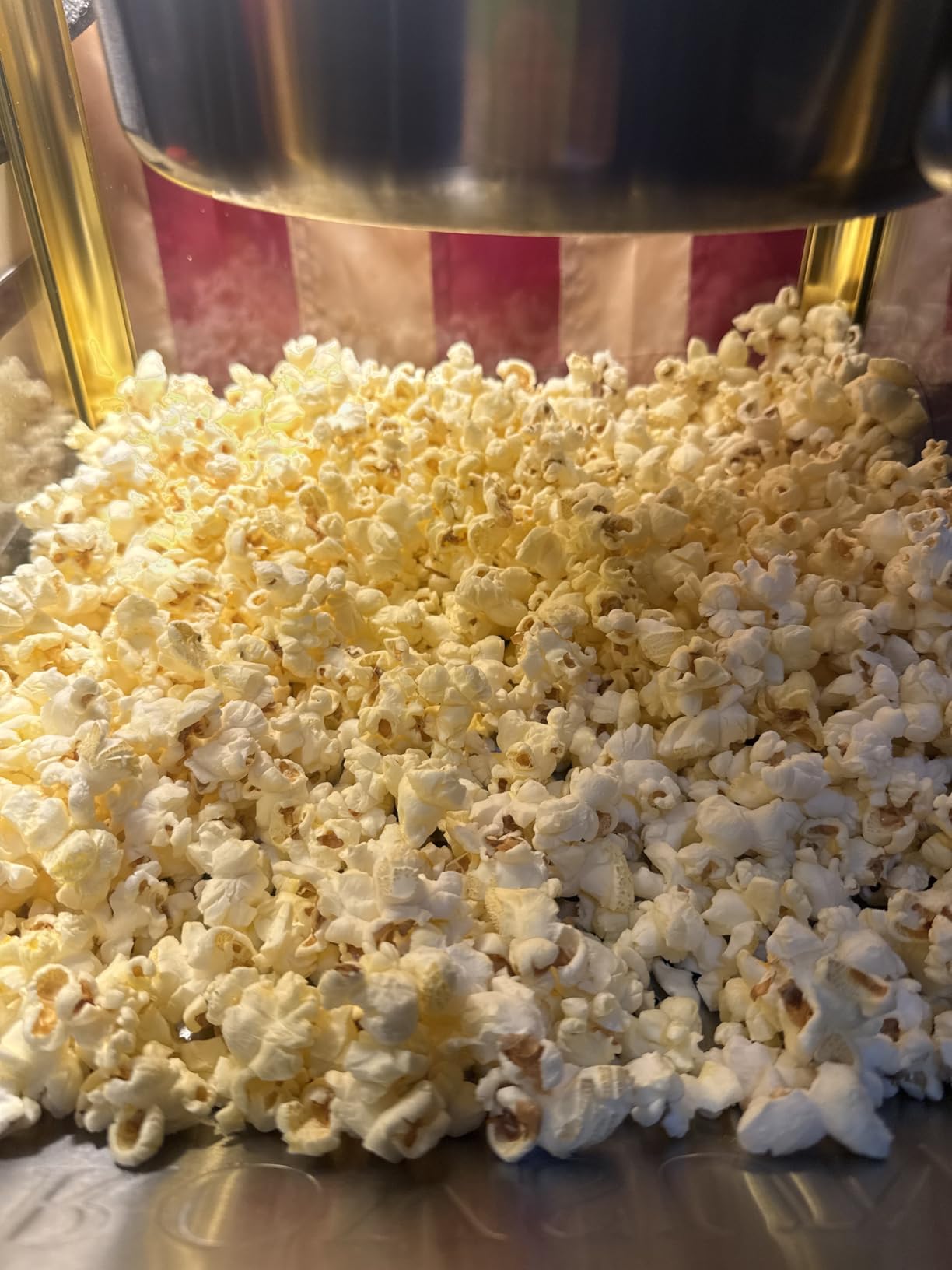 ROVSUN Popcorn Machine with 8 Ounce Kettle Makes Up to 32 Cups, Commercial Popcorn Machine Countertop Popcorn Maker w/Stainless Steel Scoop, Oil Spoon & 3 Popcorn Cups for Home Movie Theater, ETL customer photo 1