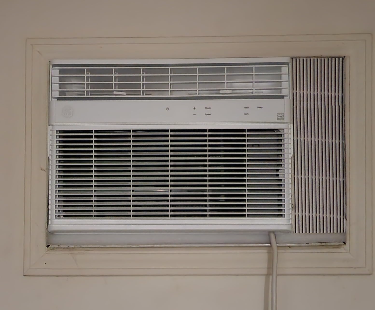 GE Window Air Conditioner 10,000 BTU, Wi-Fi Enabled, Energy-Efficient Cooling for Medium Rooms, 10K BTU Window AC Unit with Easy Install Kit, Control Using Remote or Smartphone App customer photo 2