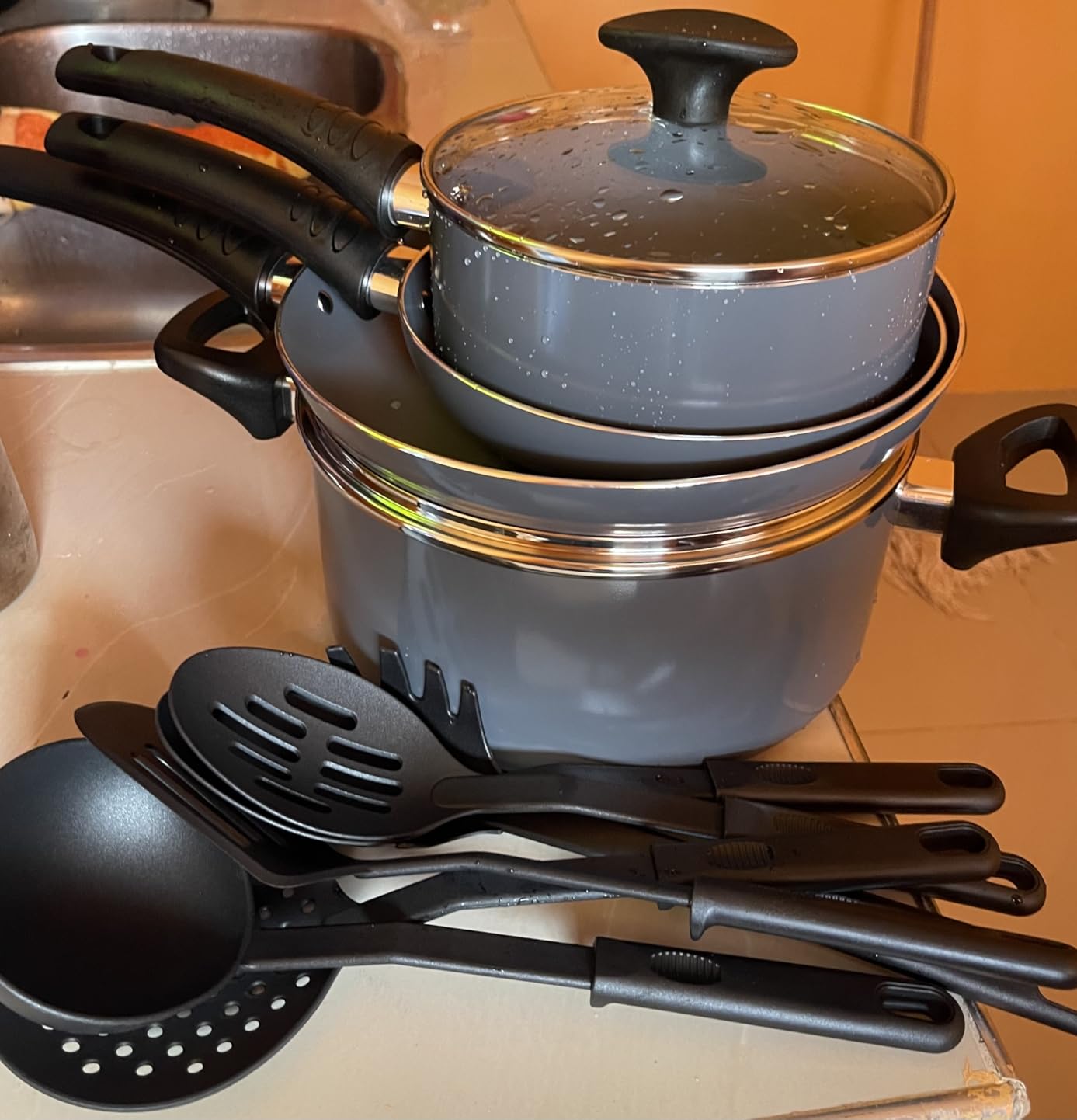 bella Cookware Set with Glass Lids with Nonstick, PFOA Free and Scratch Resistant Surface, Aluminum Bakeware, Pots and Pans, Storage Bowls & Utensils, Compatible with All Stovetops, 21 Piece, Gray customer photo 2