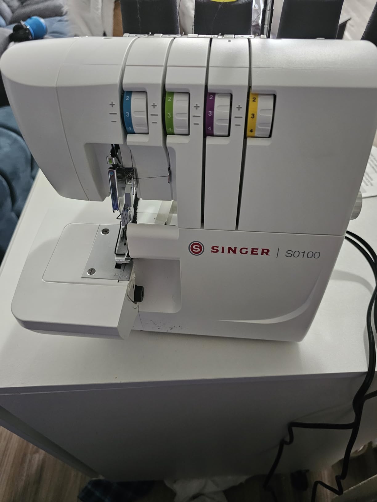 SINGER S0100 High Speed Serger Overlock Machine, 2-3-4 Thread Capability | 6 built-in stitches, color coded threading, metal frame, adjustable tension, 1300 stitches/min, differential feed customer photo 2