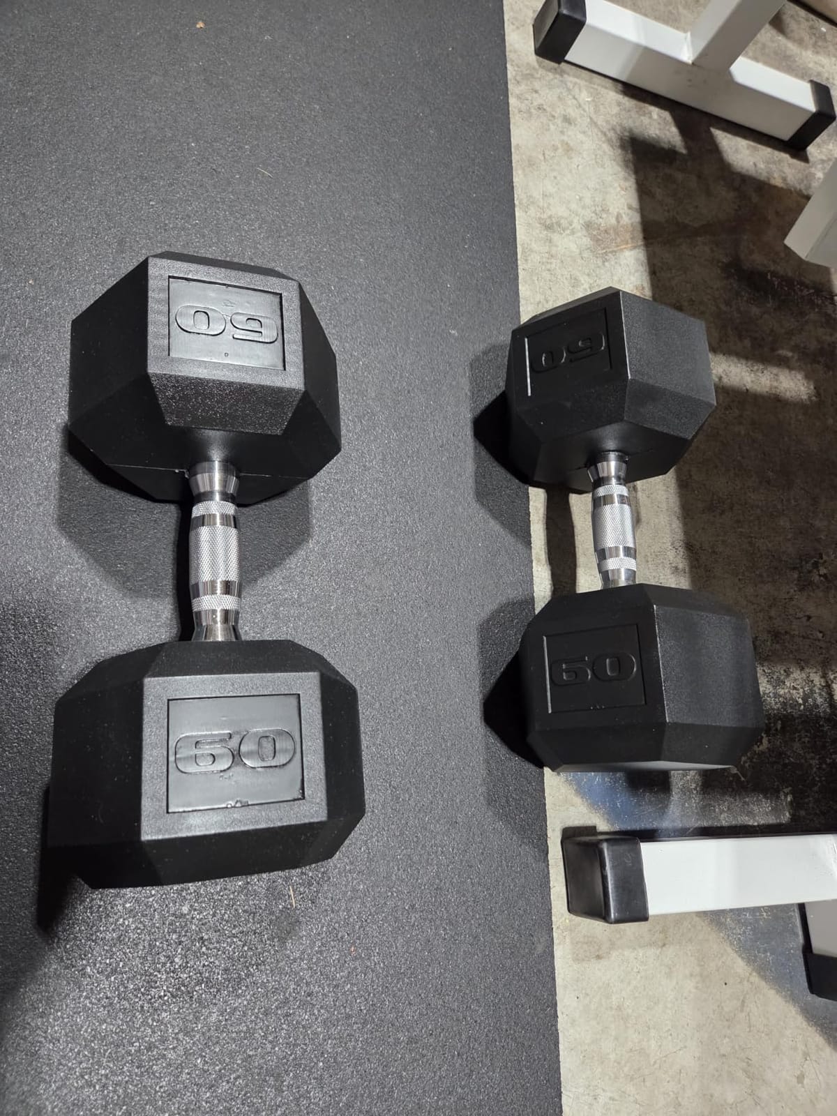 CAP Rubber Coated Dumbbell Weights, Free Weights for Home Gym Strength Training, Anti-Roll Hex Dumbbells with Black, Chrome & Comfort Grip Handles, Singles customer photo 2