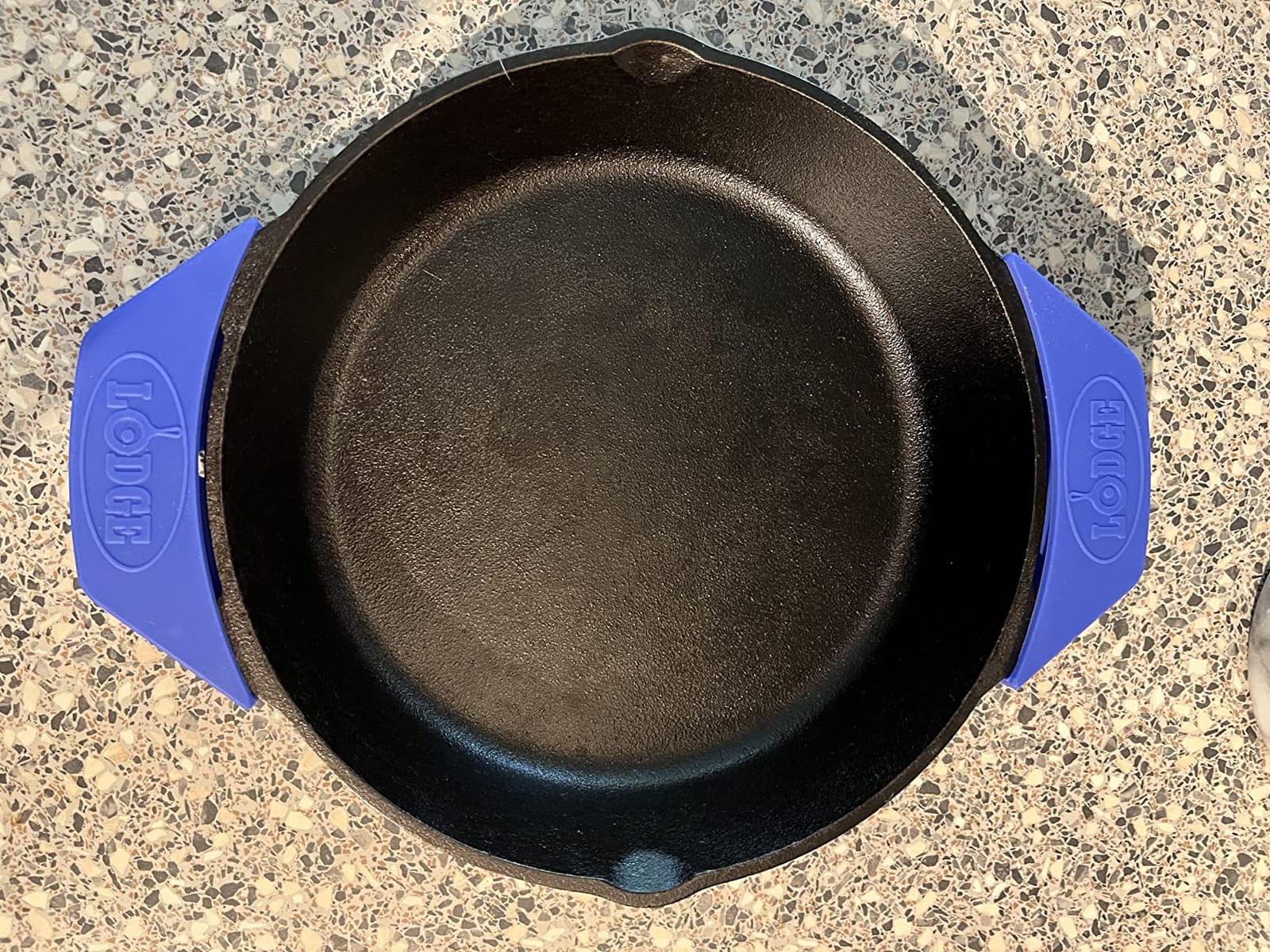 Lodge Wanderlust Series Cast Iron Camper Skillet, 10.25 Inches | Dual Handled Wanderlust Series Pre-Seasoned Cast Iron Camper Pan for Stovetop, Oven, Grill & Campfire customer photo 2